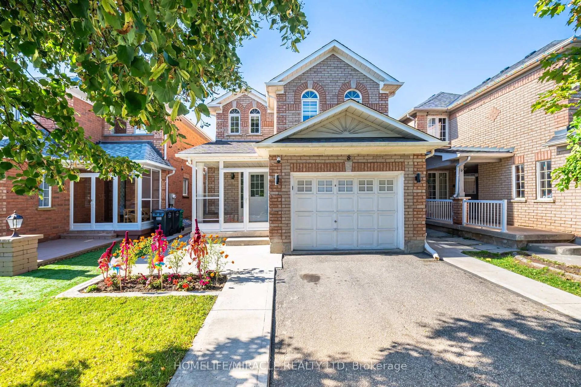 Photo 2 of 8 Twin Pines Crescent, Brampton, Northwest Sandalwood Parkway — HOMEH