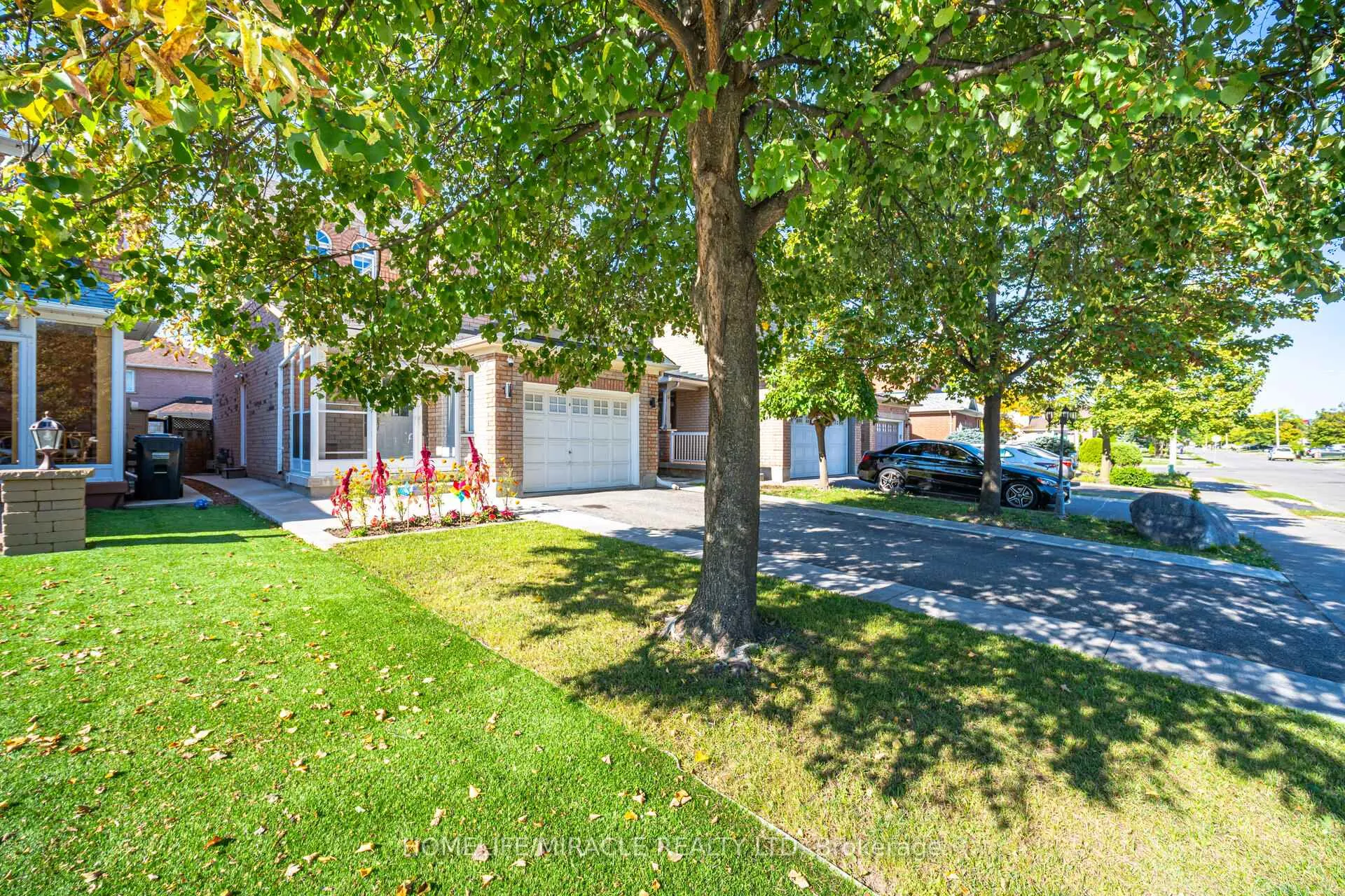 Photo 4 of 8 Twin Pines Crescent, Brampton, Northwest Sandalwood Parkway — HOMEH