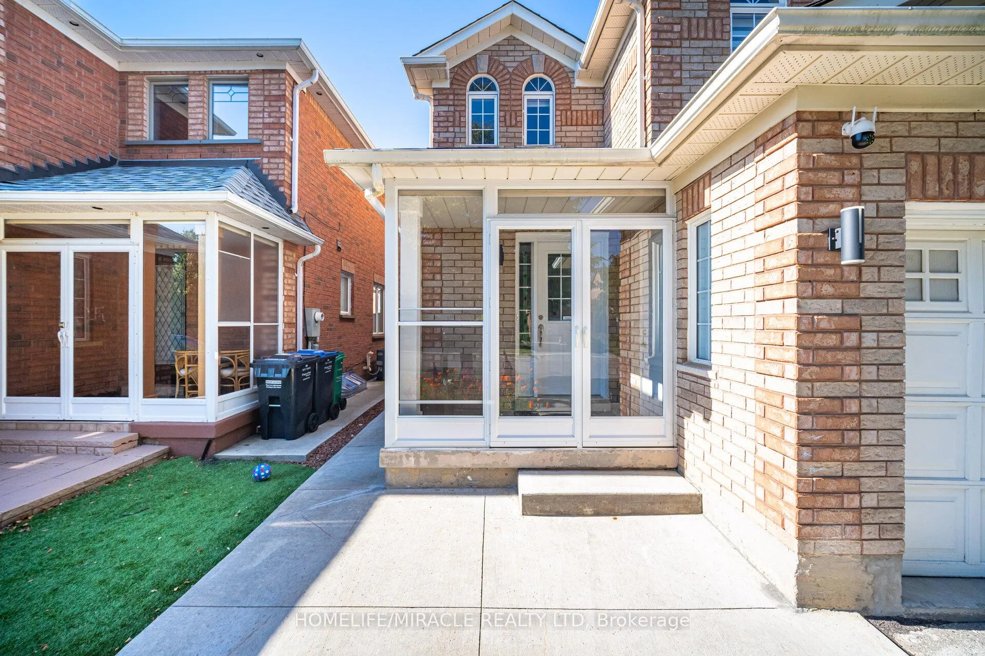 Photo 6 of 8 Twin Pines Crescent, Brampton, Northwest Sandalwood Parkway — HOMEH
