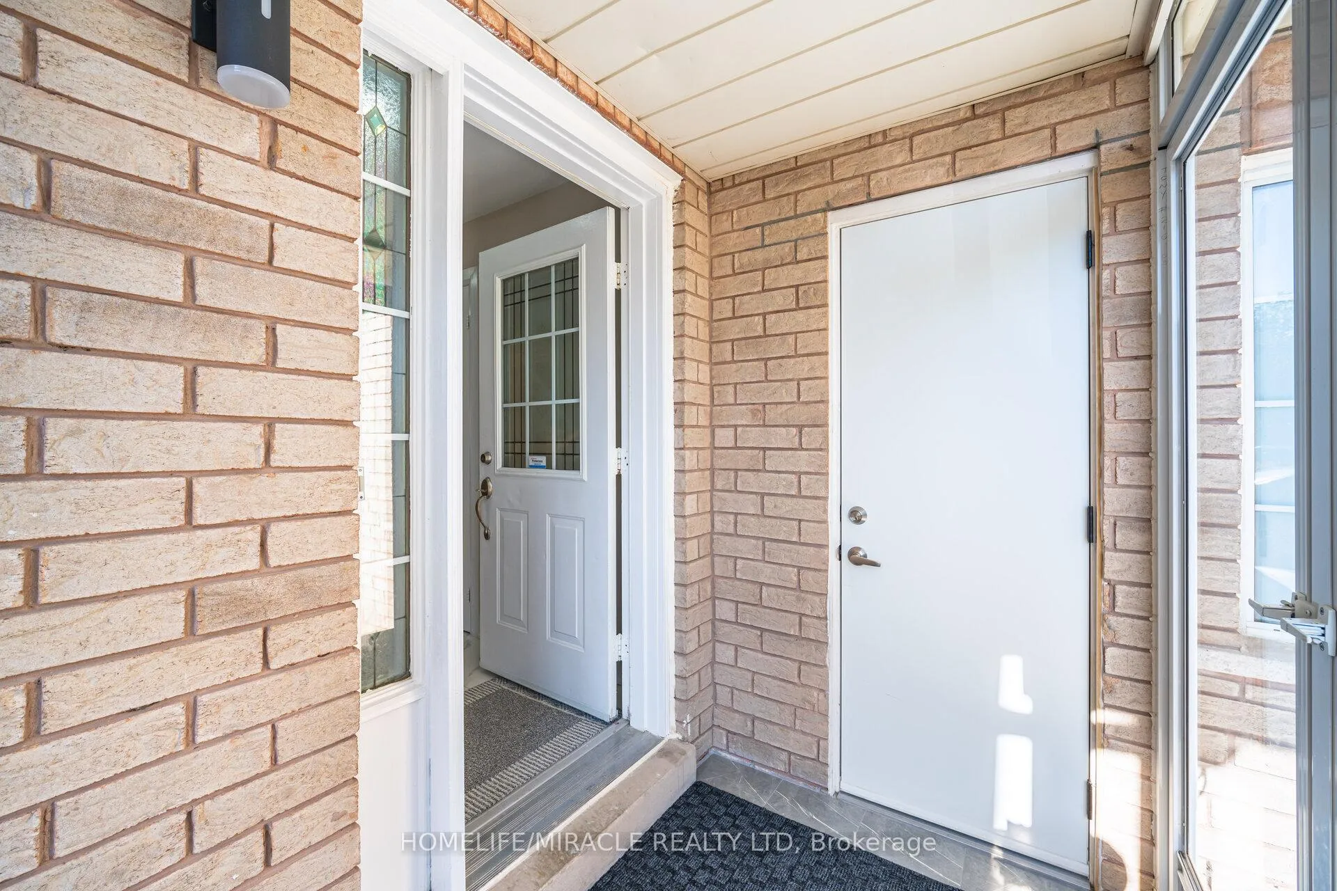Photo 7 of 8 Twin Pines Crescent, Brampton, Northwest Sandalwood Parkway — HOMEH
