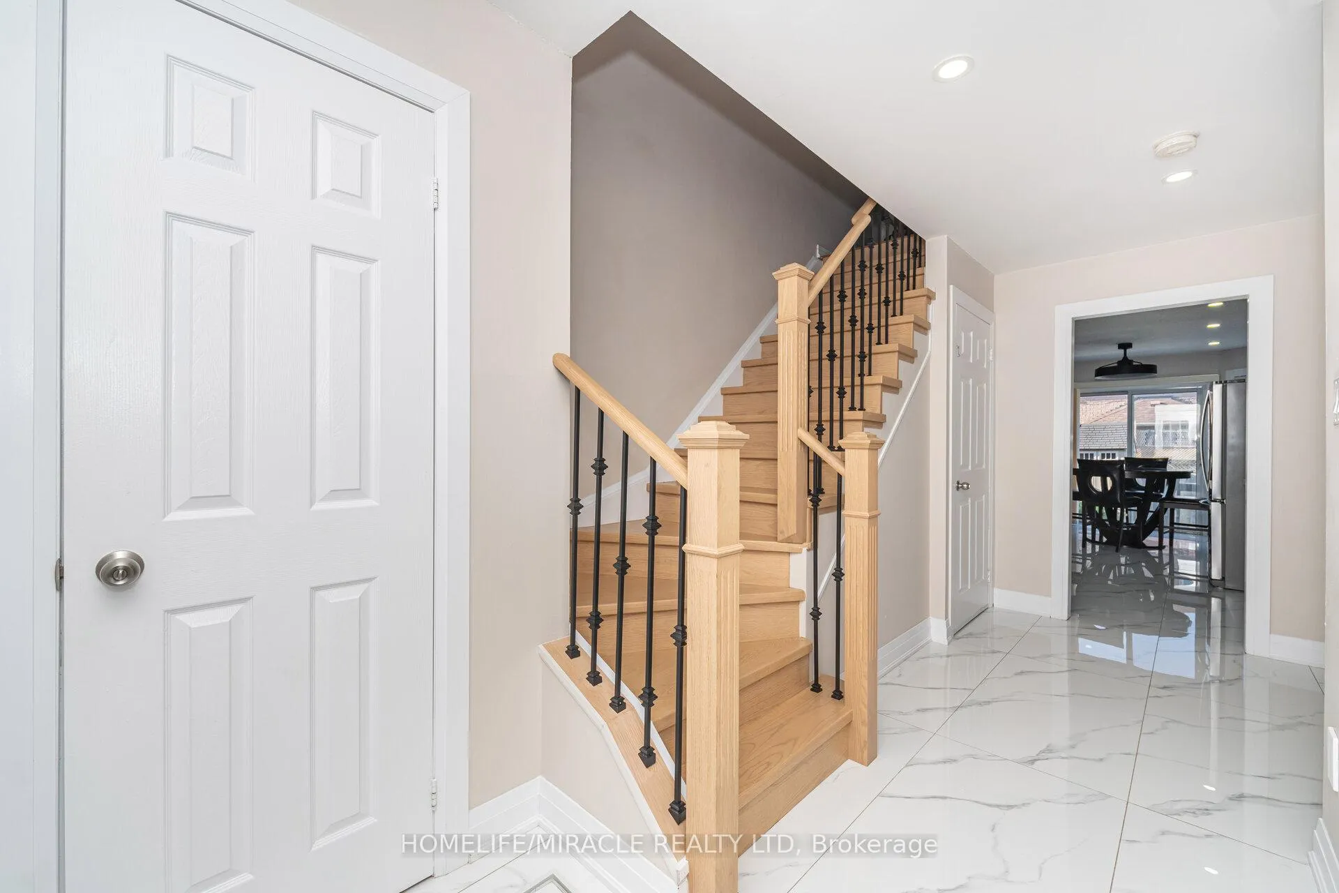Photo 9 of 8 Twin Pines Crescent, Brampton, Northwest Sandalwood Parkway — HOMEH
