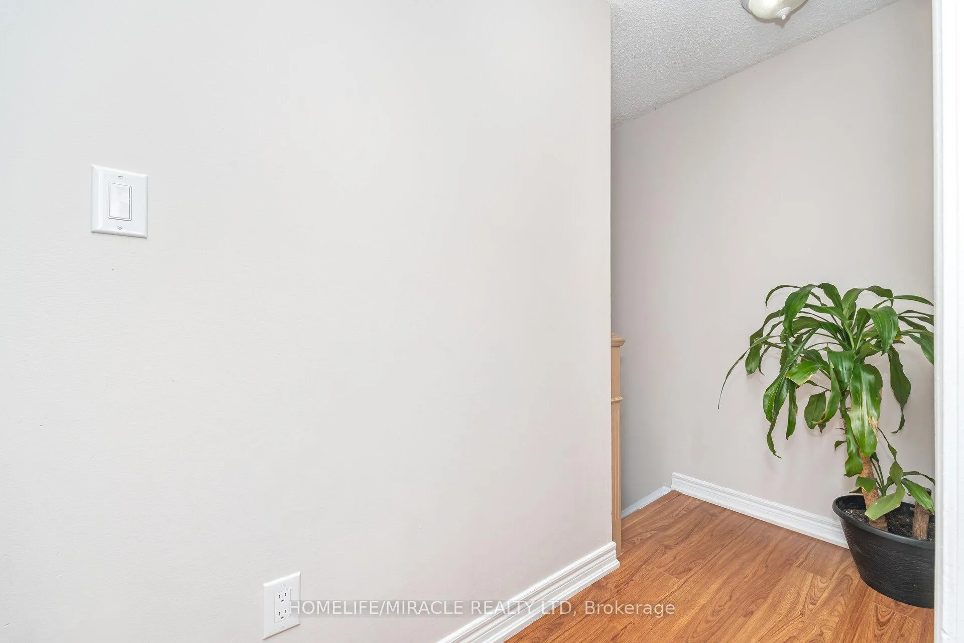 Photo 23 of 8 Twin Pines Crescent, Brampton, Northwest Sandalwood Parkway — HOMEH