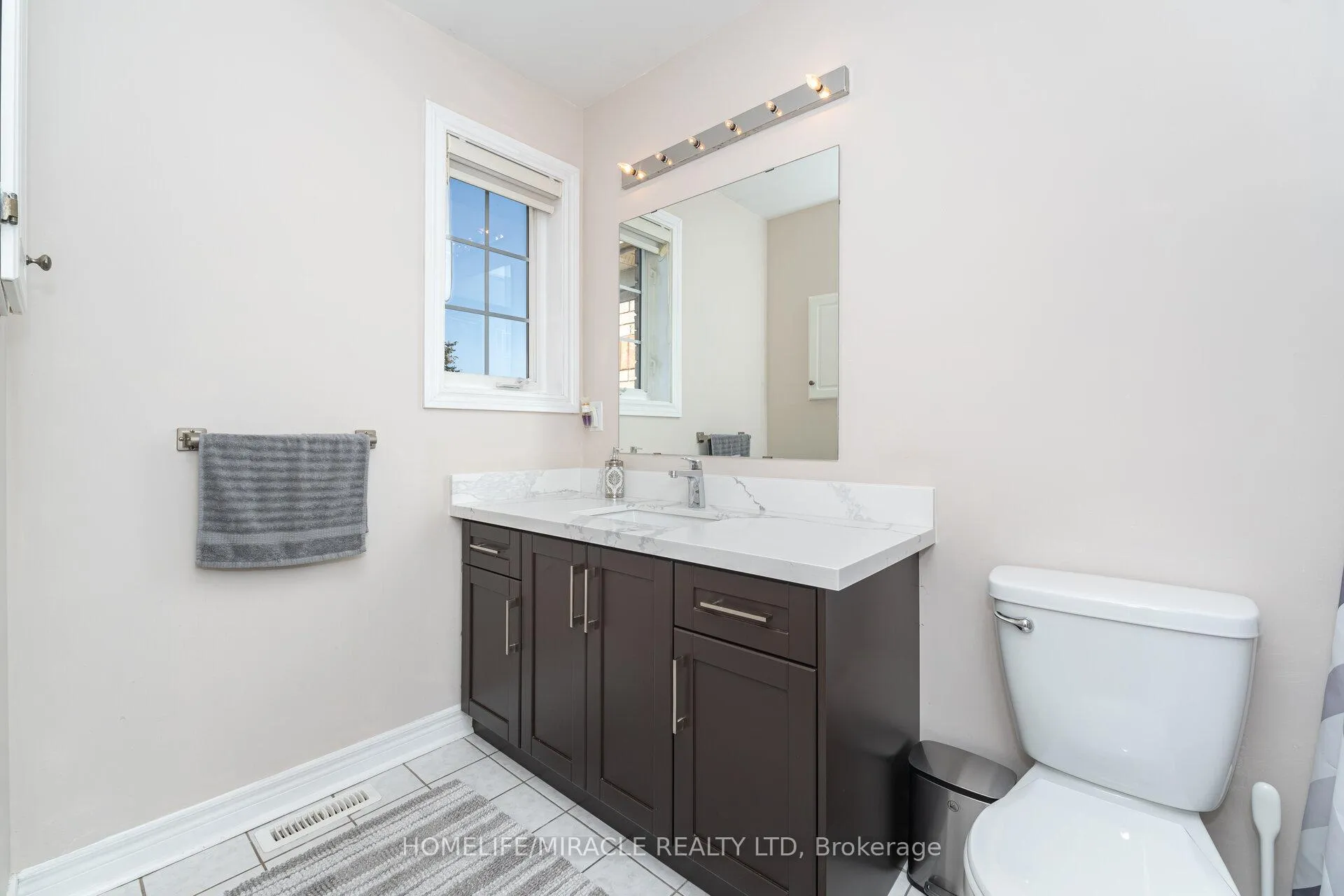 Photo 33 of 8 Twin Pines Crescent, Brampton, Northwest Sandalwood Parkway — HOMEH
