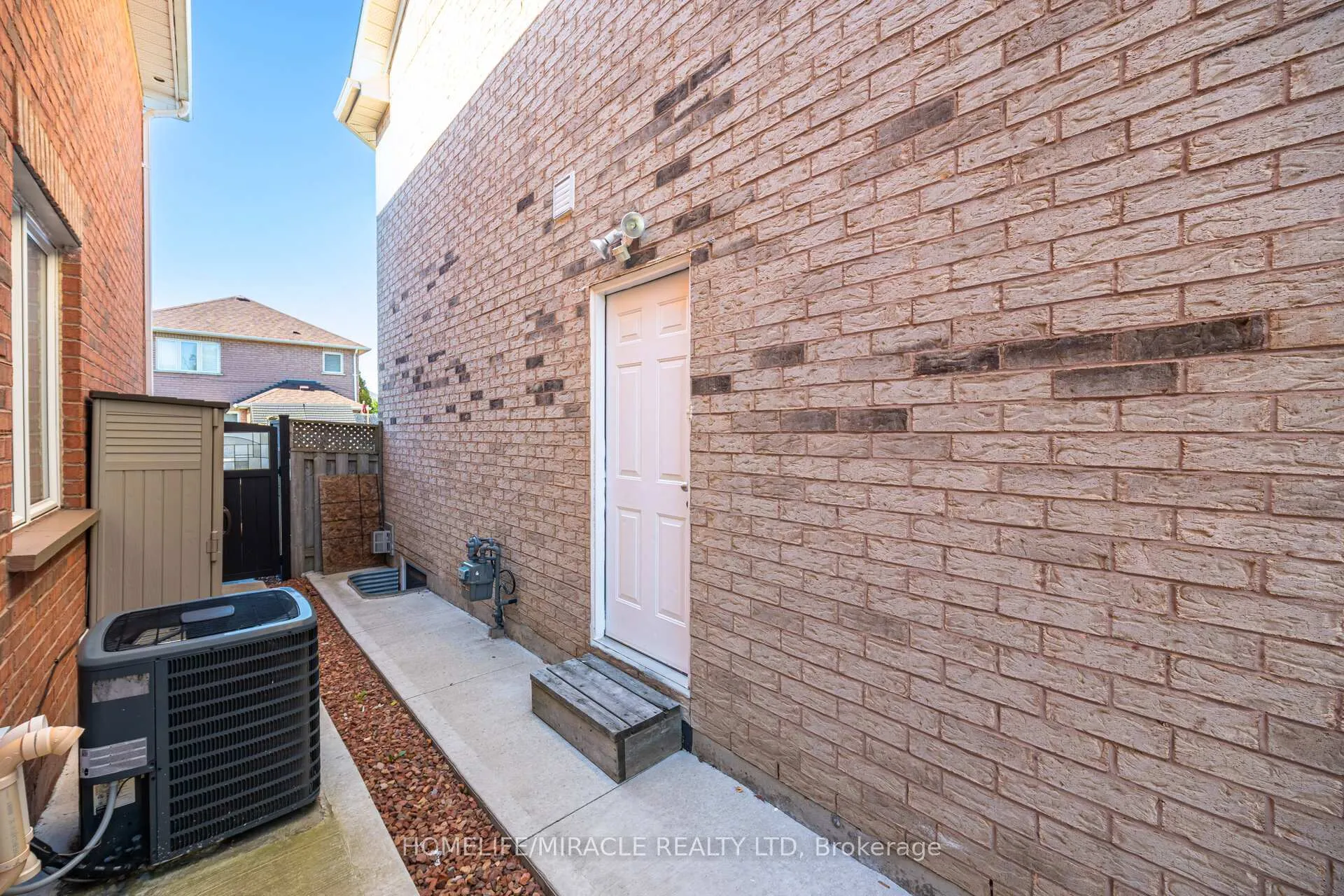 Photo 46 of 8 Twin Pines Crescent, Brampton, Northwest Sandalwood Parkway — HOMEH