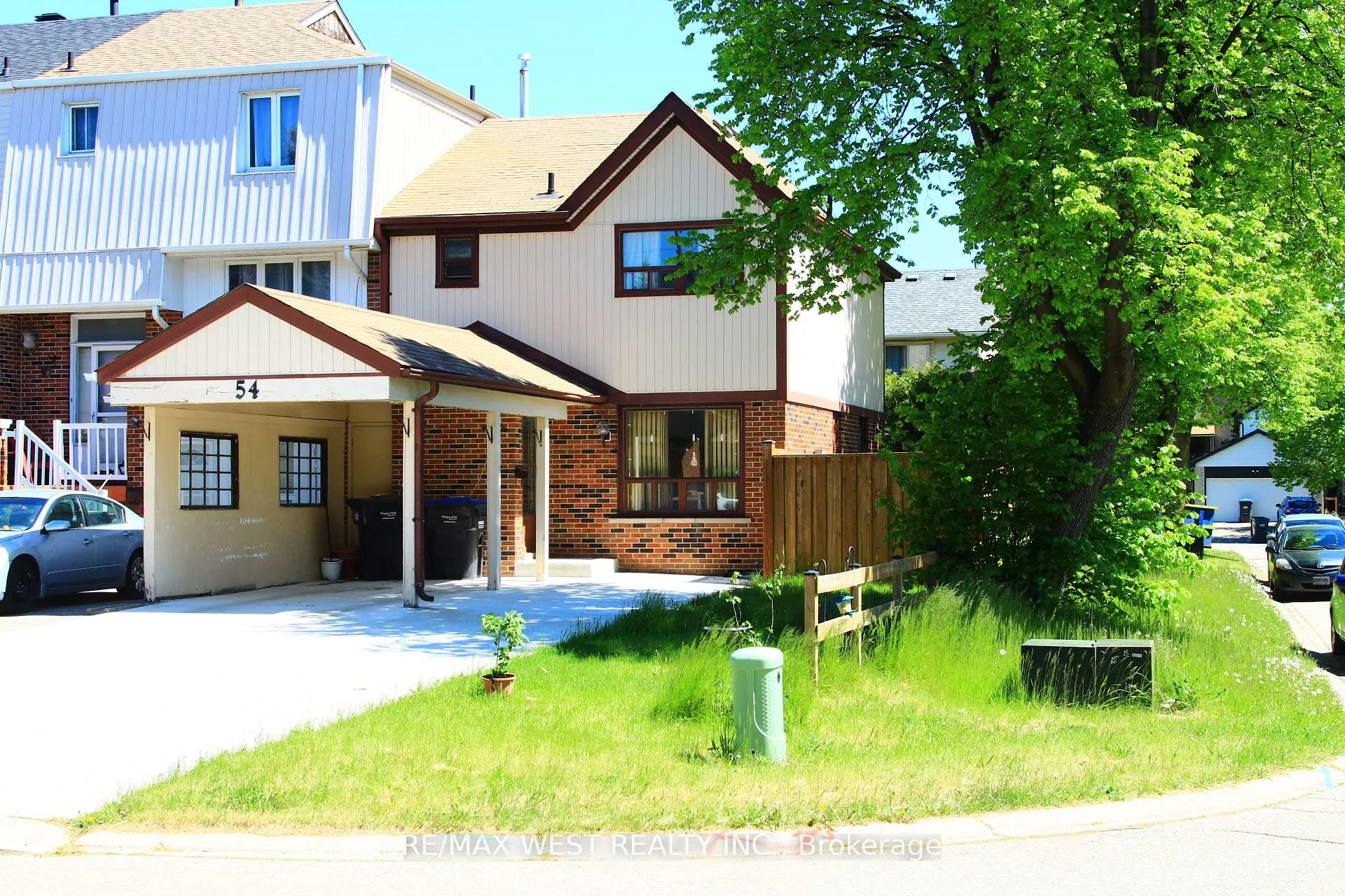 Front of 54 Omega Square W