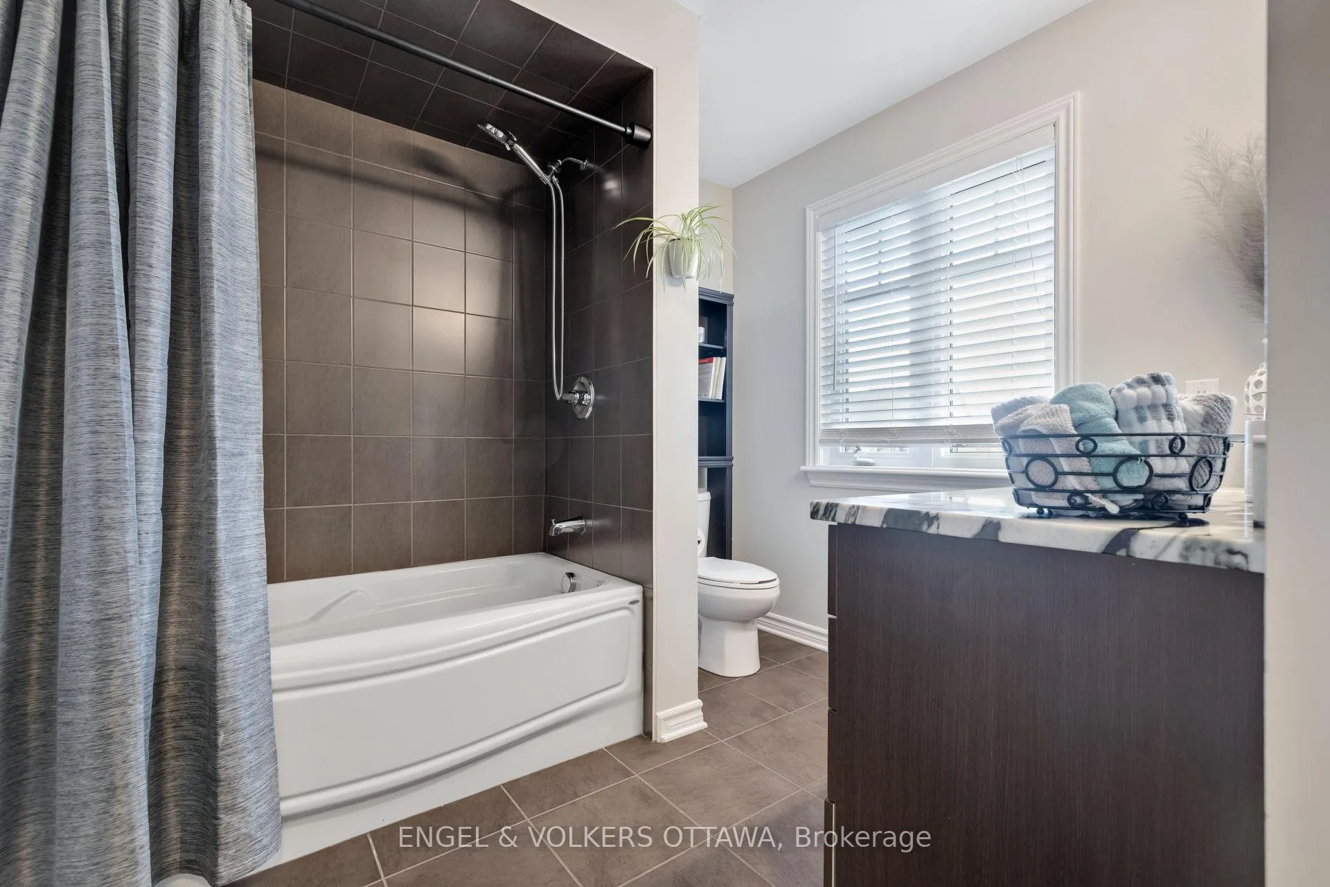 Photo 31 of 425 Cooks Mill Crescent, Ottawa, Riverside South — HOMEH