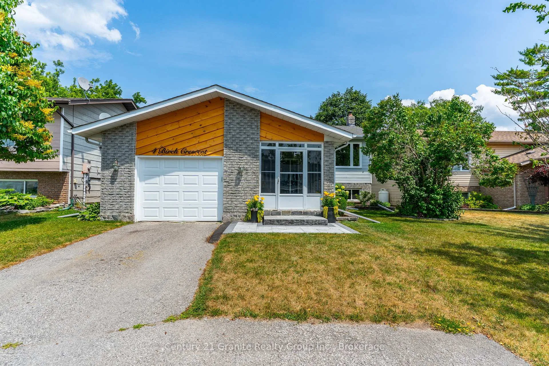 Photo 2 of 4 Birch Crescent, Kawartha Lakes, Bobcaygeon — HOMEH