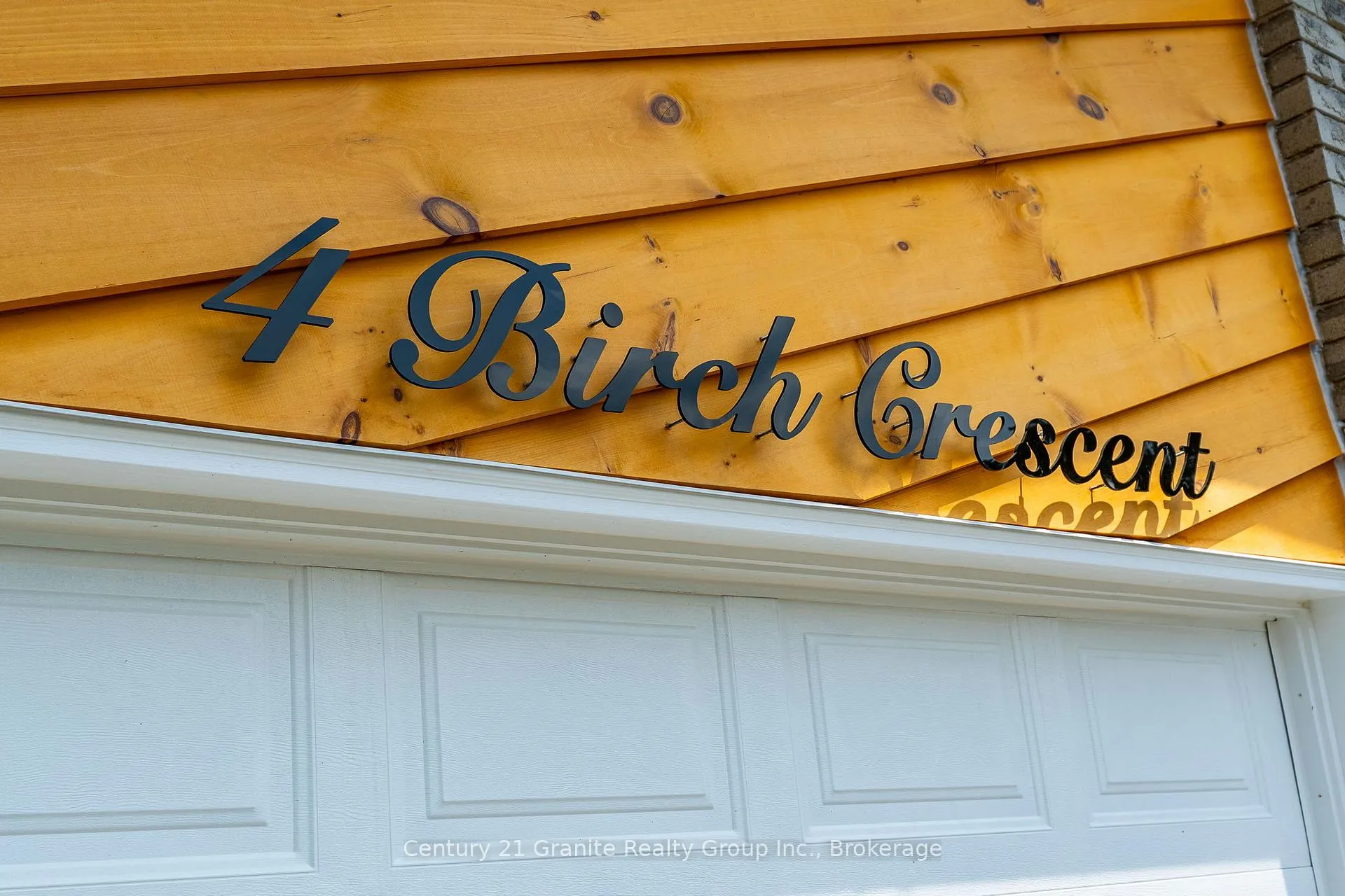 Photo 3 of 4 Birch Crescent, Kawartha Lakes, Bobcaygeon — HOMEH