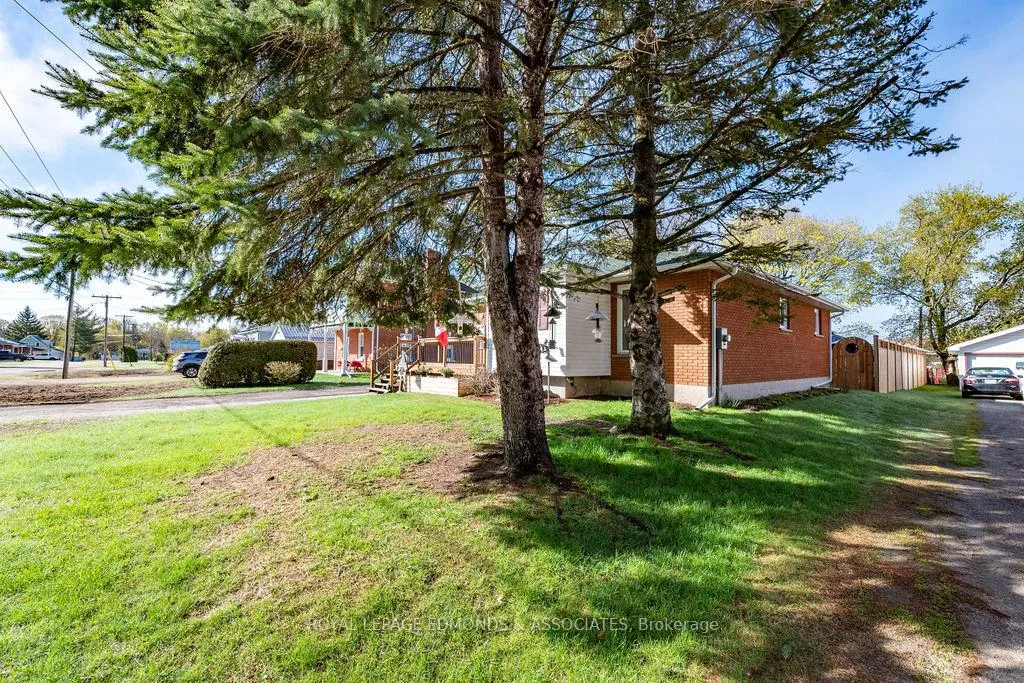 Photo 4 of 19 Elliott Street, Whitewater Region, Beachburg — HOMEH