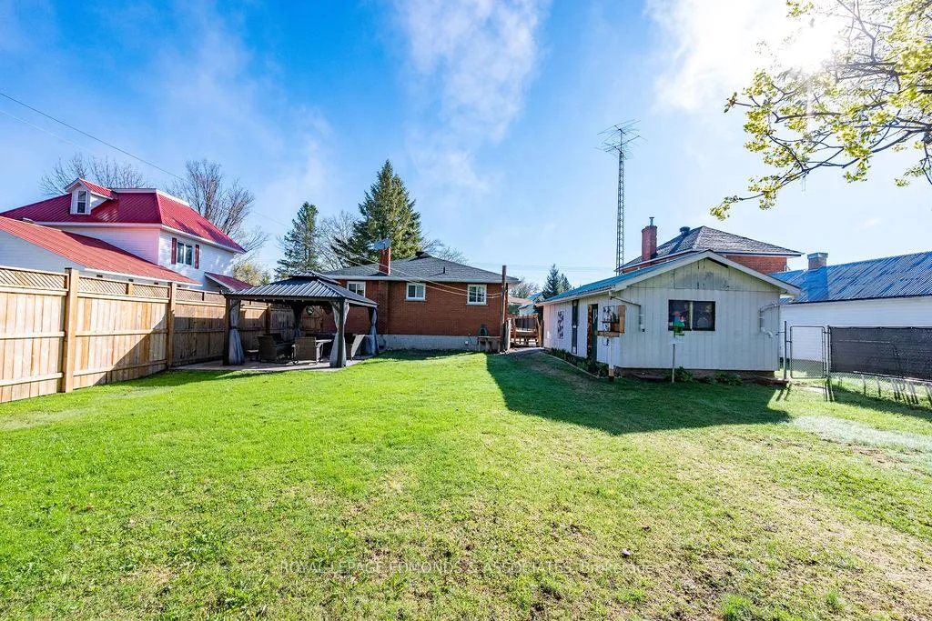 Photo 9 of 19 Elliott Street, Whitewater Region, Beachburg — HOMEH