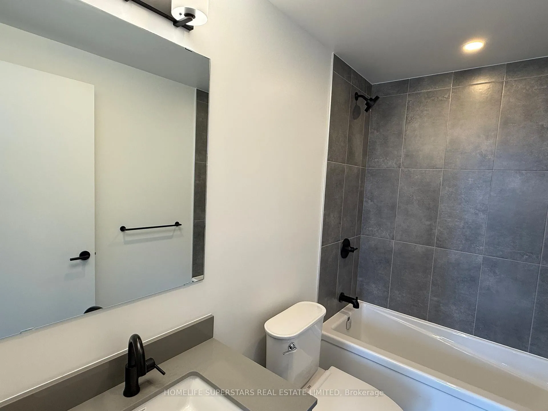 Photo 3 of Unit 225, 4853 Thomas Alton Boulevard, Burlington, Appleby — HOMEH