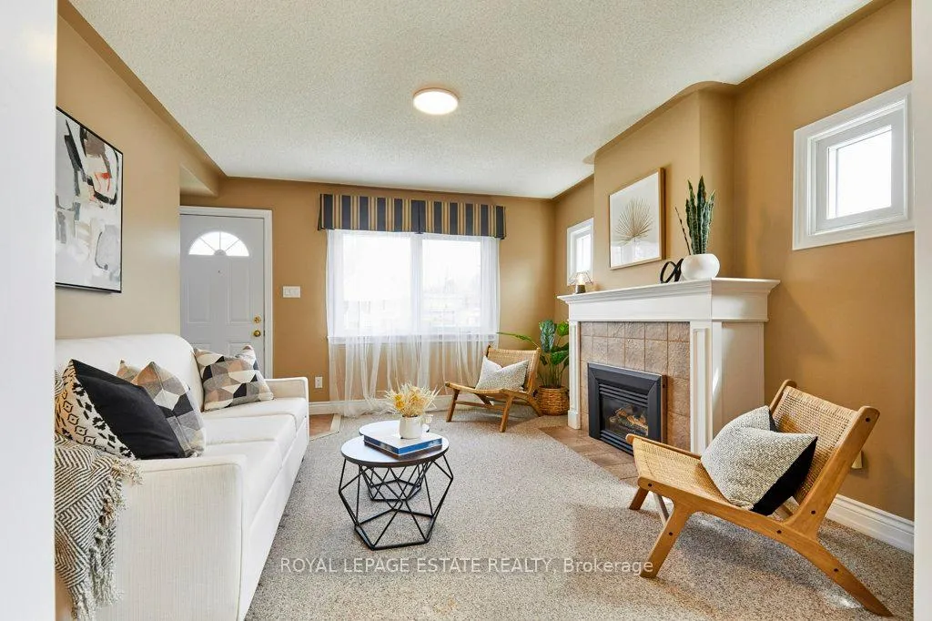Photo 4 of 138 August Avenue, Scarborough, Oakridge — HOMEH