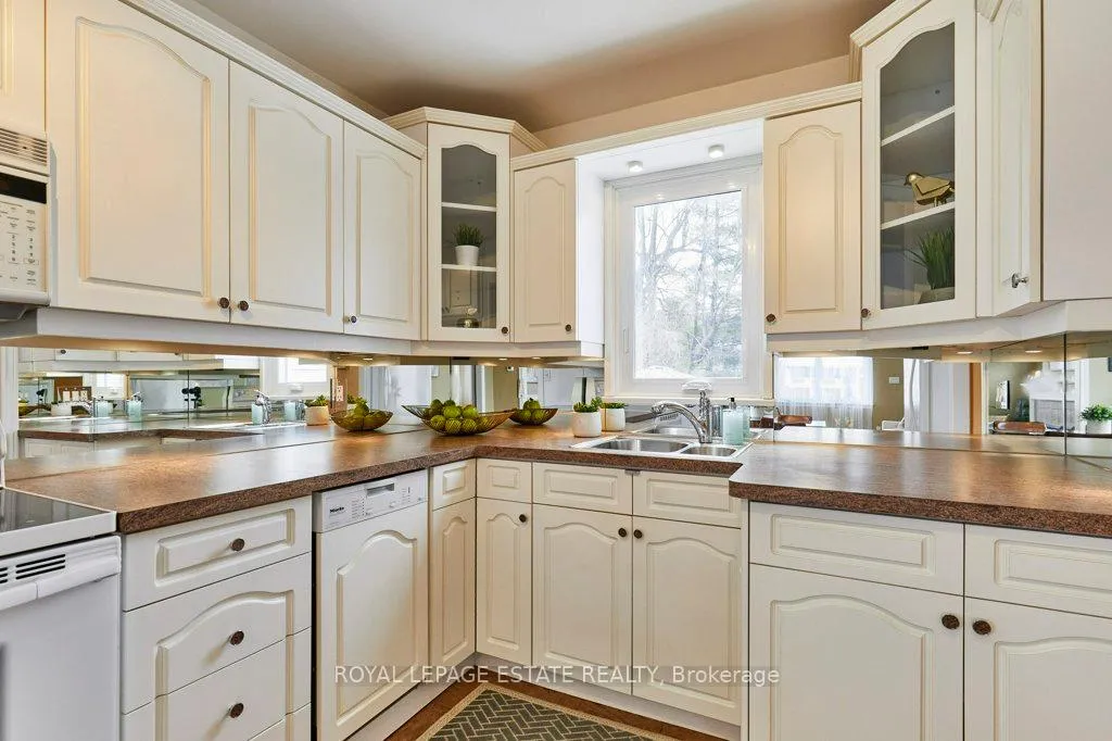 Photo 13 of 138 August Avenue, Scarborough, Oakridge — HOMEH