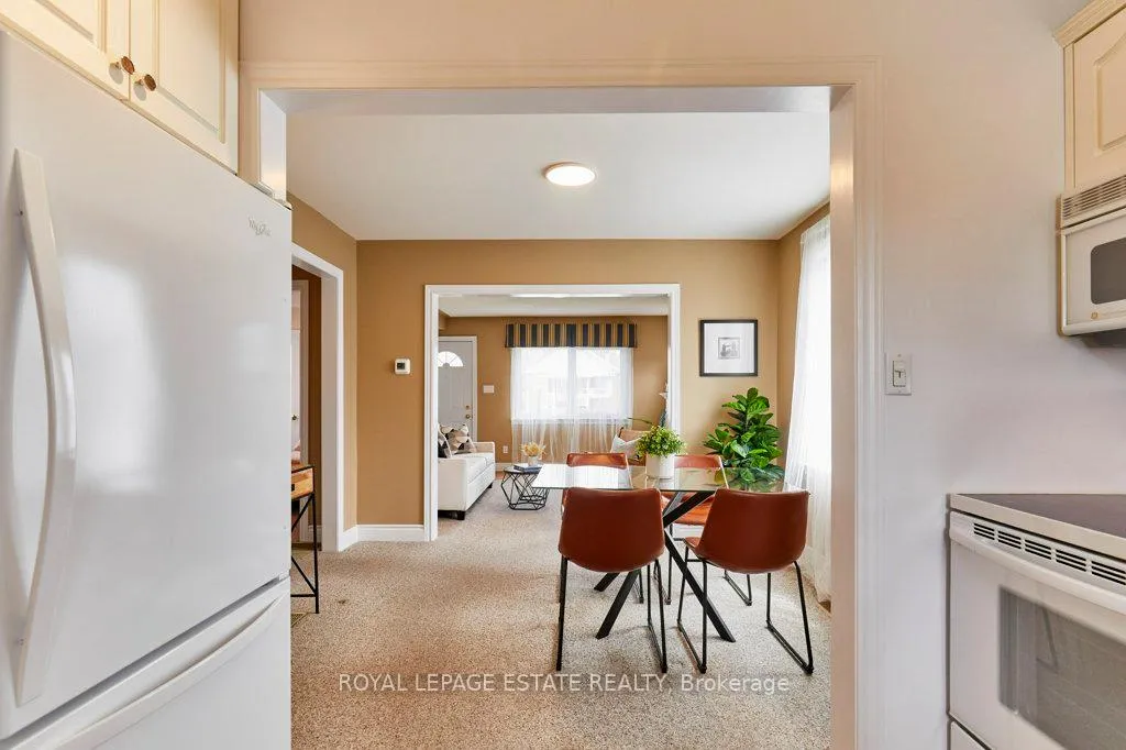 Photo 14 of 138 August Avenue, Scarborough, Oakridge — HOMEH