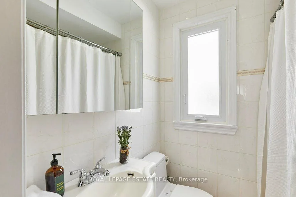 Photo 24 of 138 August Avenue, Scarborough, Oakridge — HOMEH