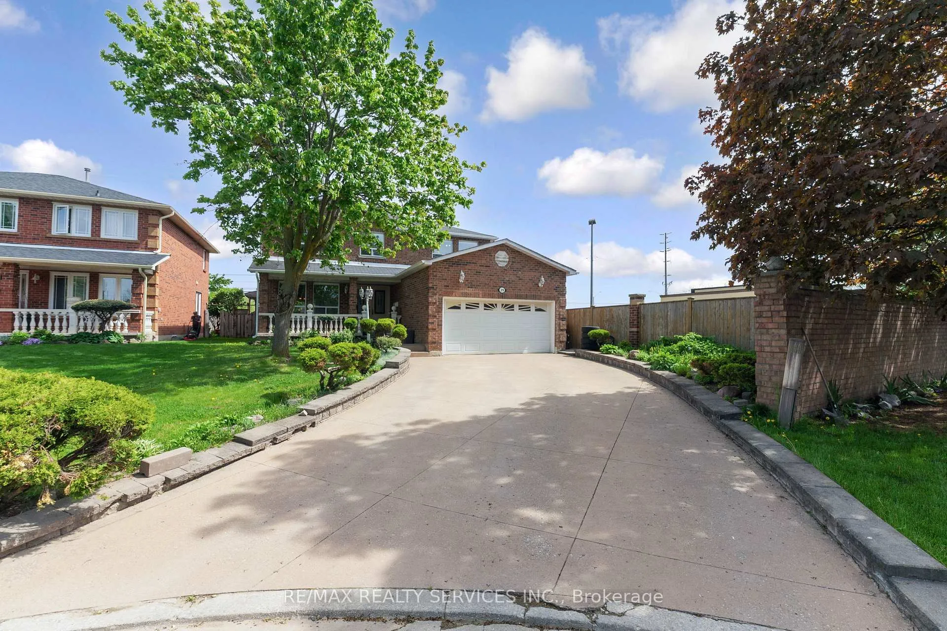 Photo 2 of 29 Chestnut Avenue, Brampton, Northwood Park — HOMEH