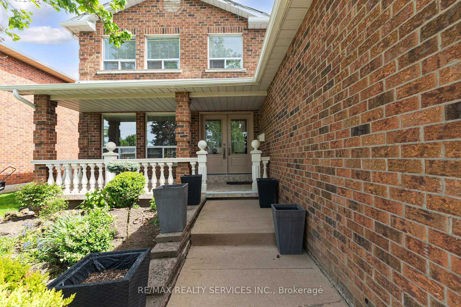 Photo 3 of 29 Chestnut Avenue, Brampton, Northwood Park — HOMEH