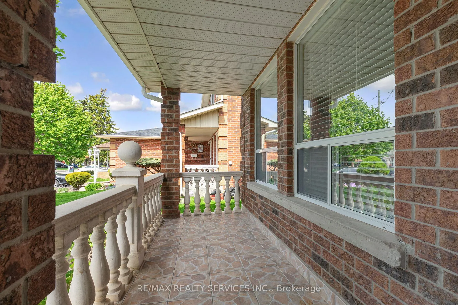 Photo 4 of 29 Chestnut Avenue, Brampton, Northwood Park — HOMEH