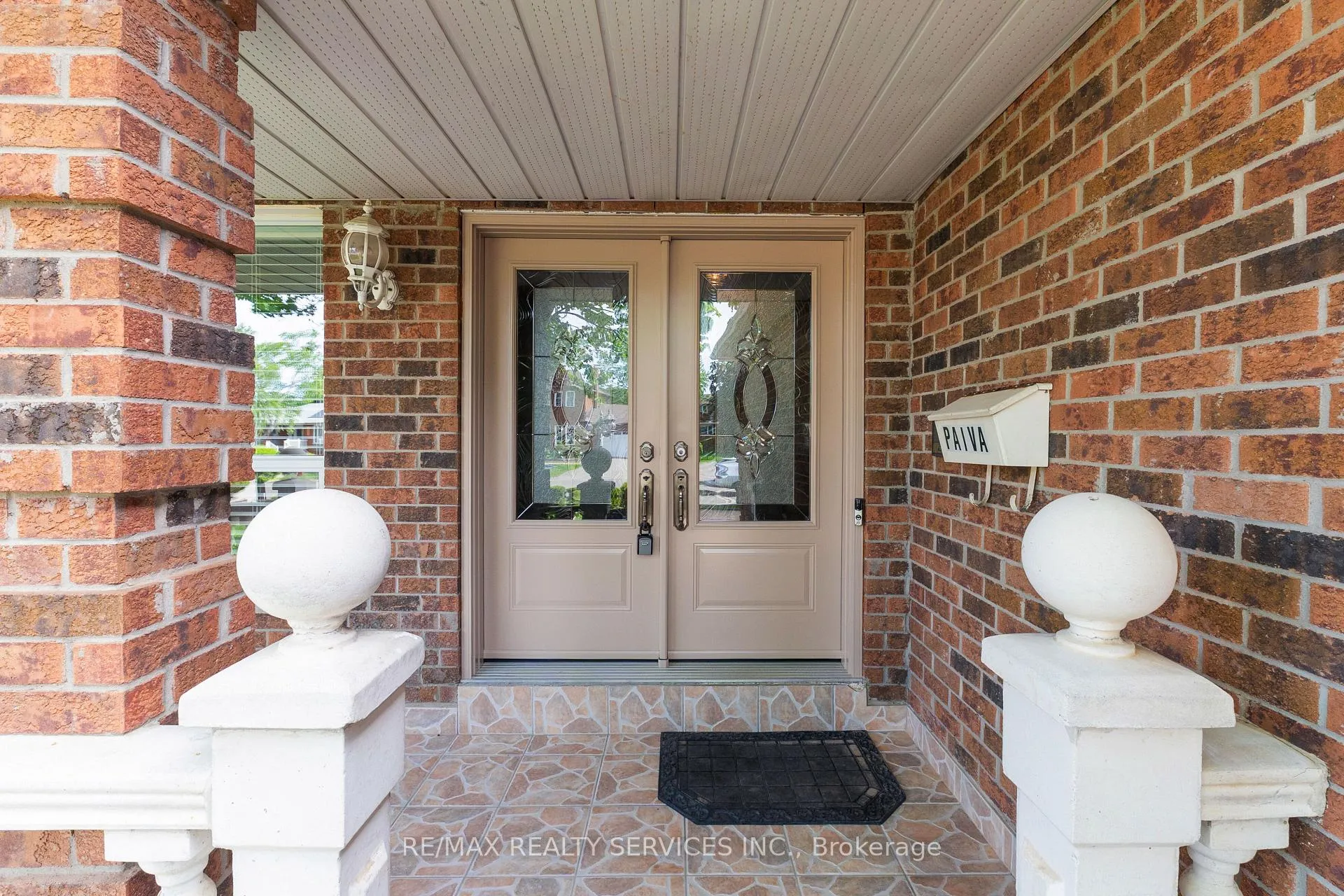 Photo 5 of 29 Chestnut Avenue, Brampton, Northwood Park — HOMEH
