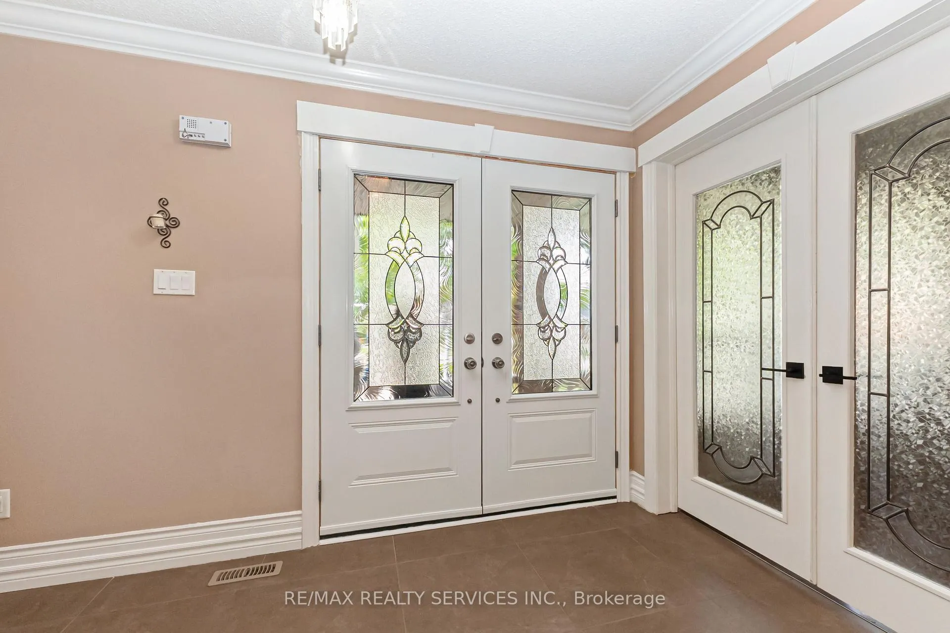 Photo 6 of 29 Chestnut Avenue, Brampton, Northwood Park — HOMEH