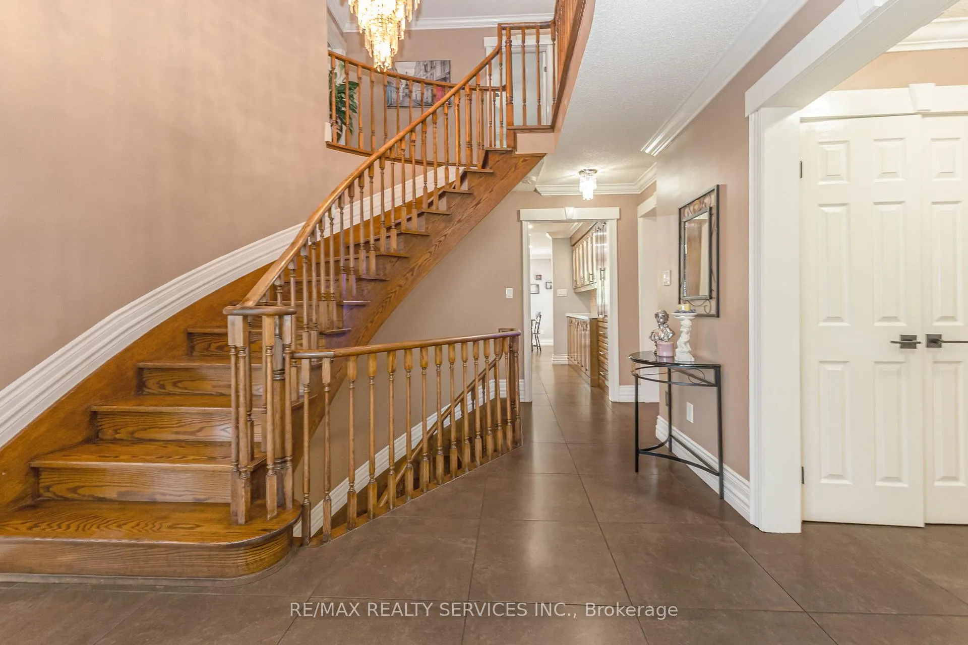 Photo 7 of 29 Chestnut Avenue, Brampton, Northwood Park — HOMEH