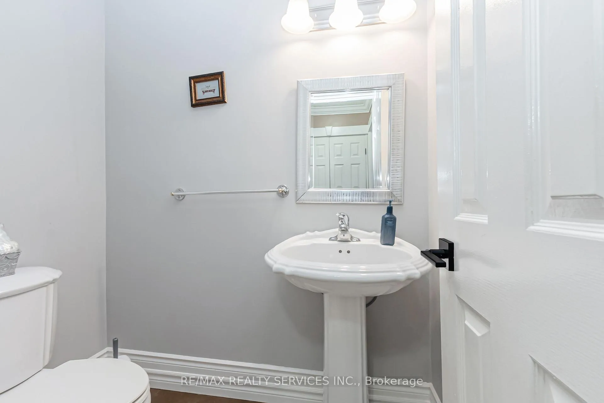 Photo 10 of 29 Chestnut Avenue, Brampton, Northwood Park — HOMEH