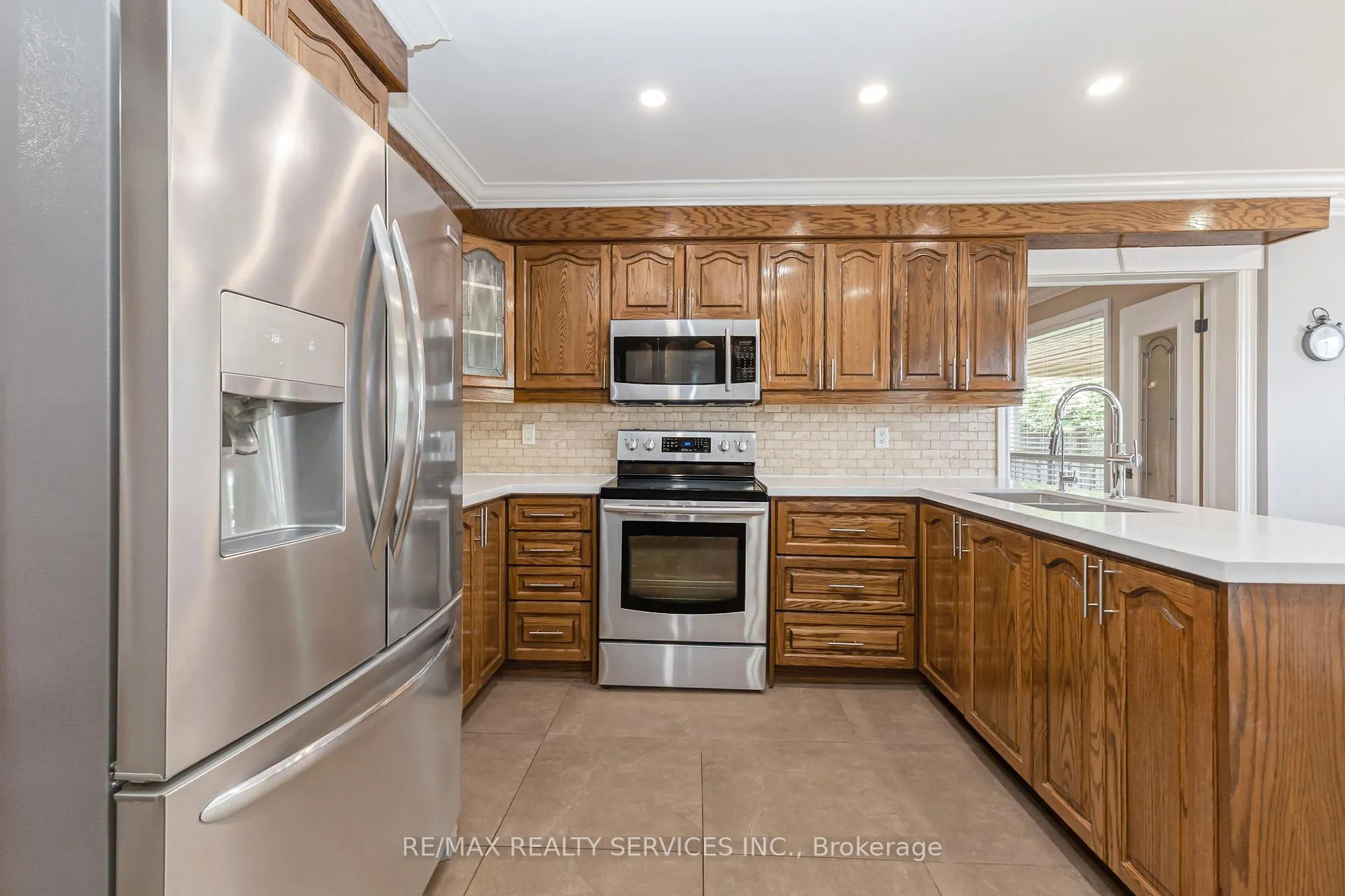 Photo 16 of 29 Chestnut Avenue, Brampton, Northwood Park — HOMEH