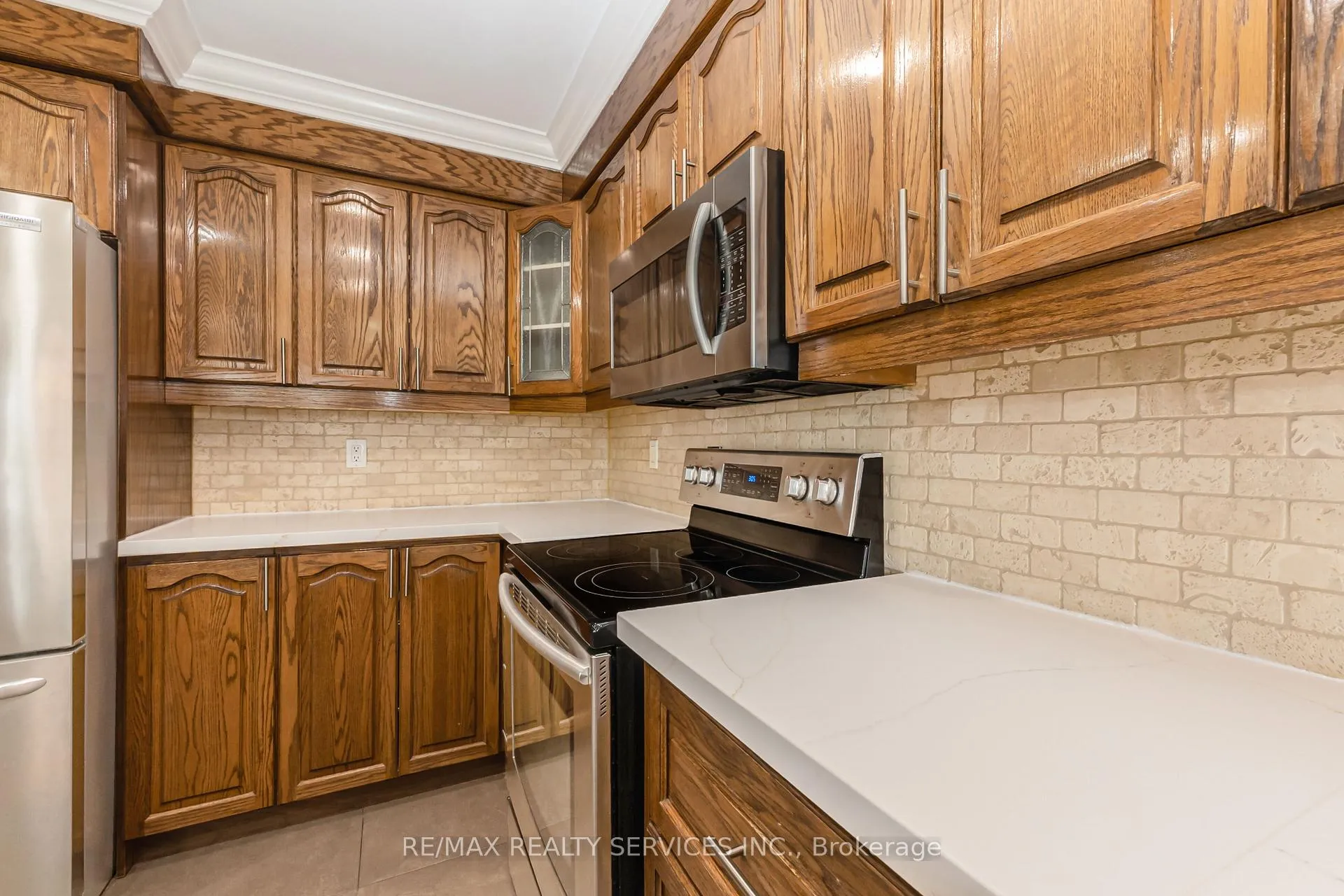 Photo 18 of 29 Chestnut Avenue, Brampton, Northwood Park — HOMEH