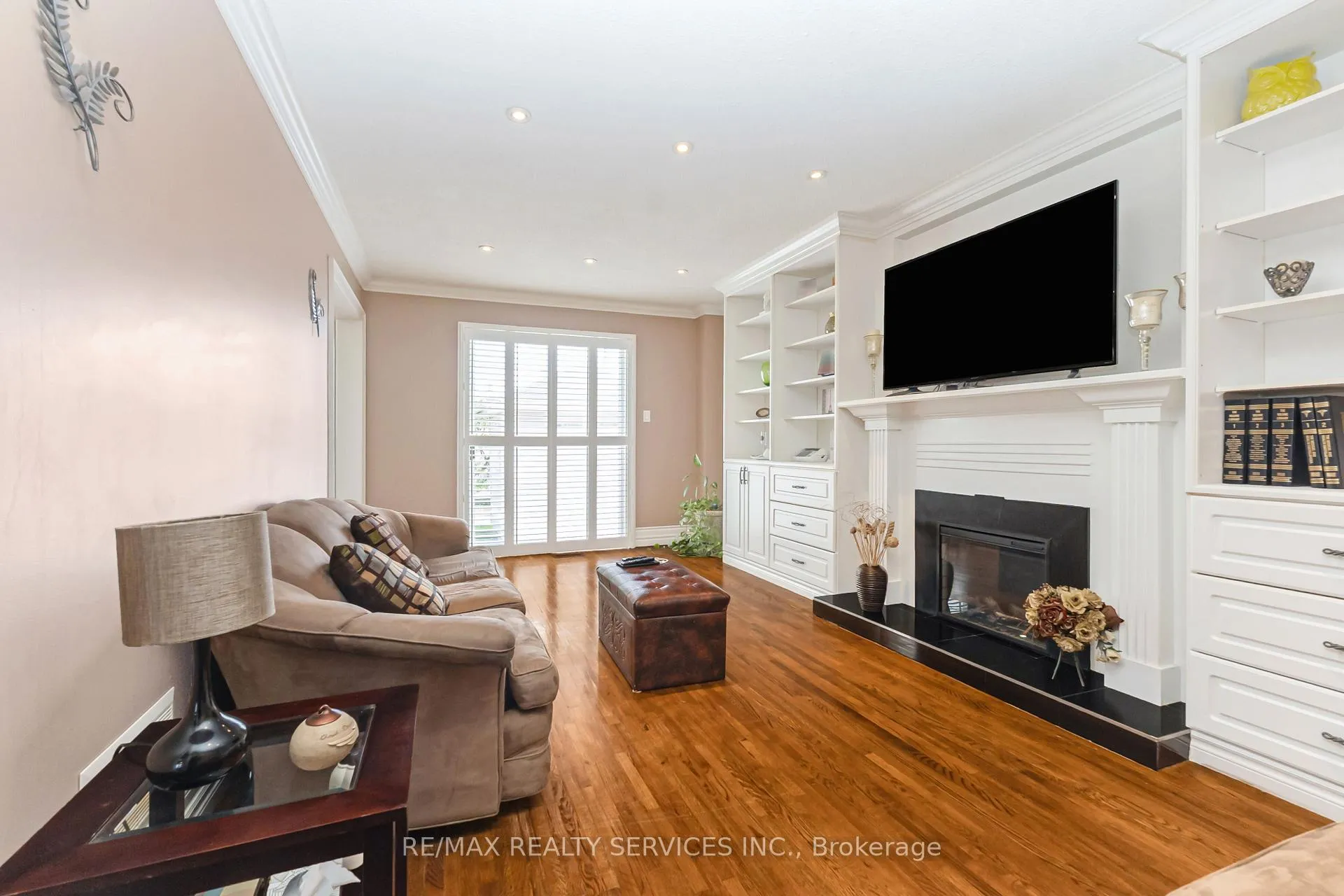 Photo 23 of 29 Chestnut Avenue, Brampton, Northwood Park — HOMEH