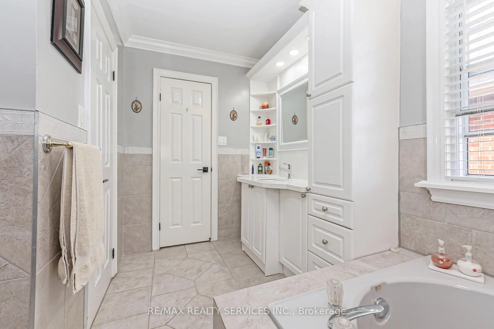 Photo 29 of 29 Chestnut Avenue, Brampton, Northwood Park — HOMEH