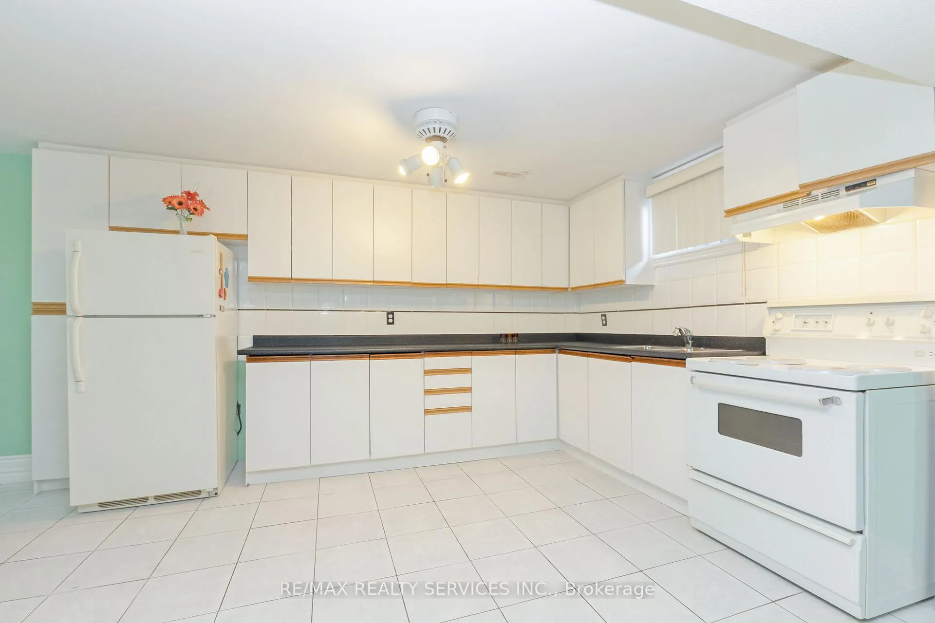 Photo 43 of 29 Chestnut Avenue, Brampton, Northwood Park — HOMEH