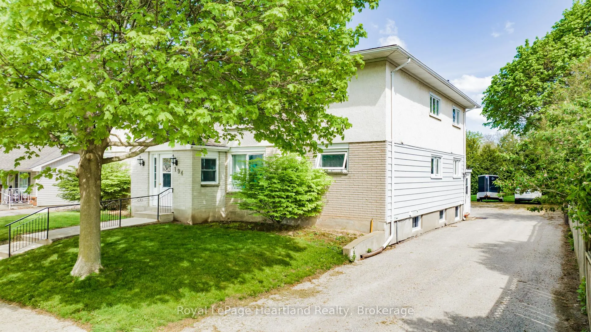 Photo 2 of 194 Bennett Street W, Goderich, Goderich (Town) — HOMEH