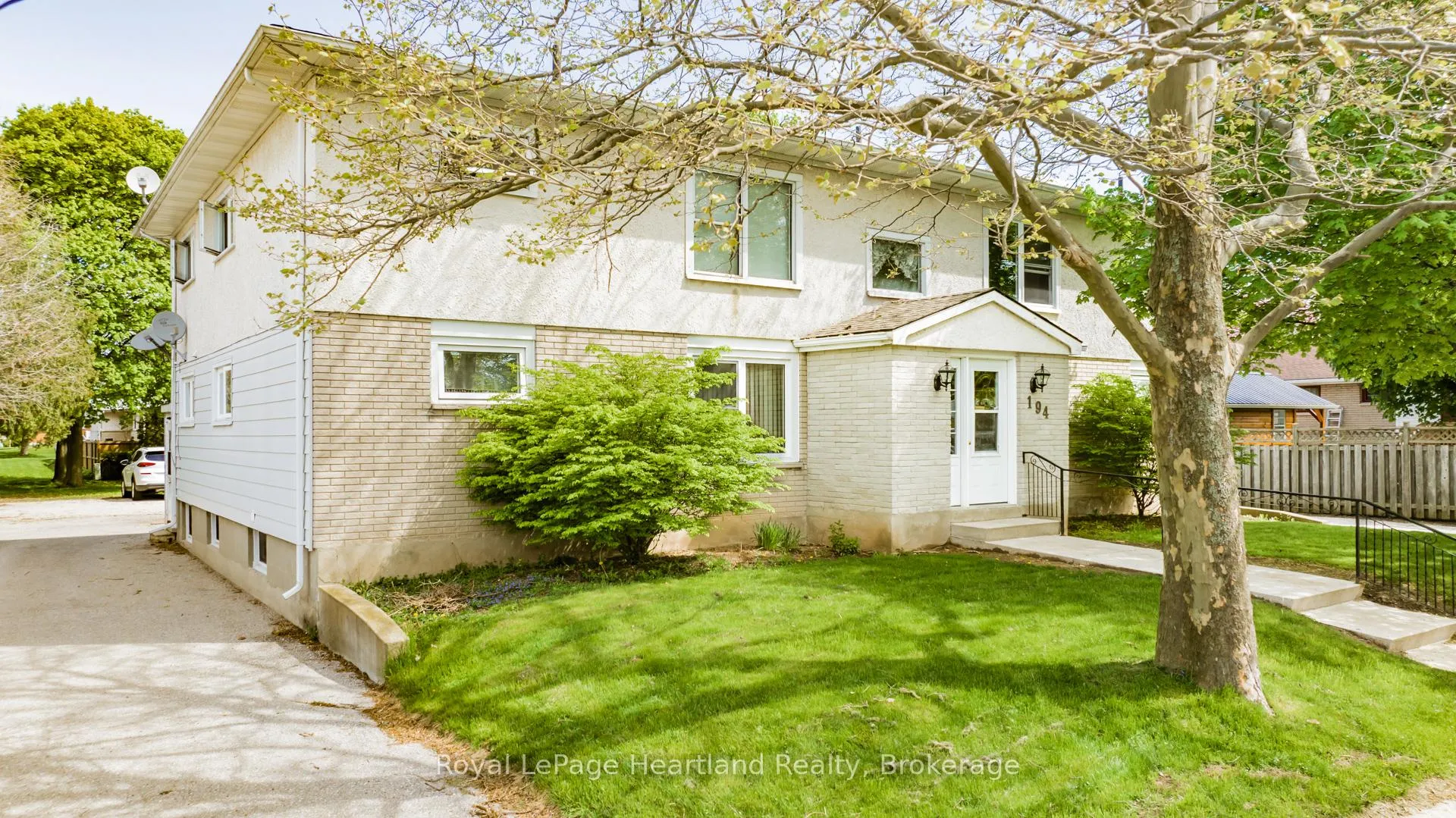 Photo 3 of 194 Bennett Street W, Goderich, Goderich (Town) — HOMEH