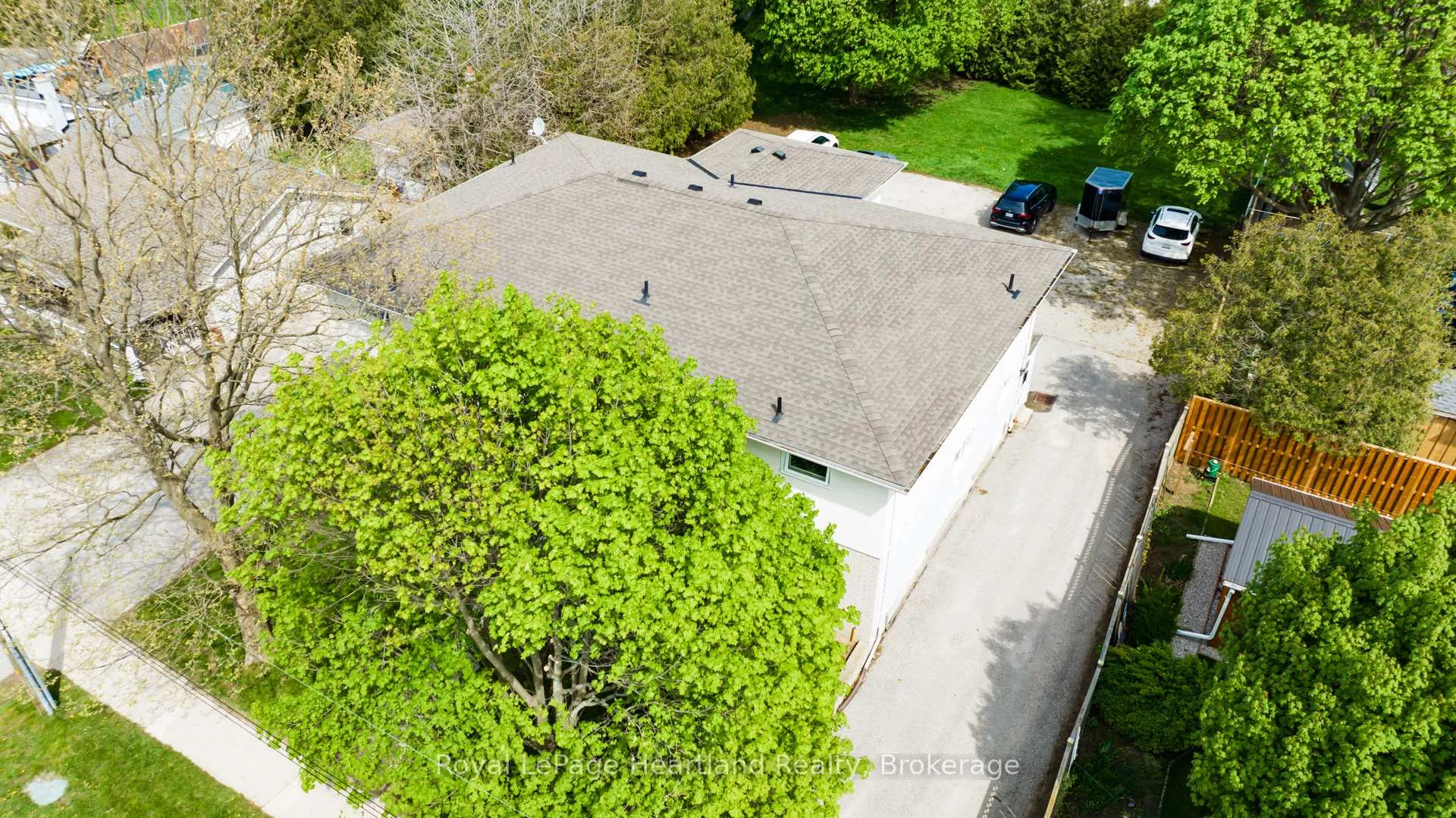 Photo 4 of 194 Bennett Street W, Goderich, Goderich (Town) — HOMEH