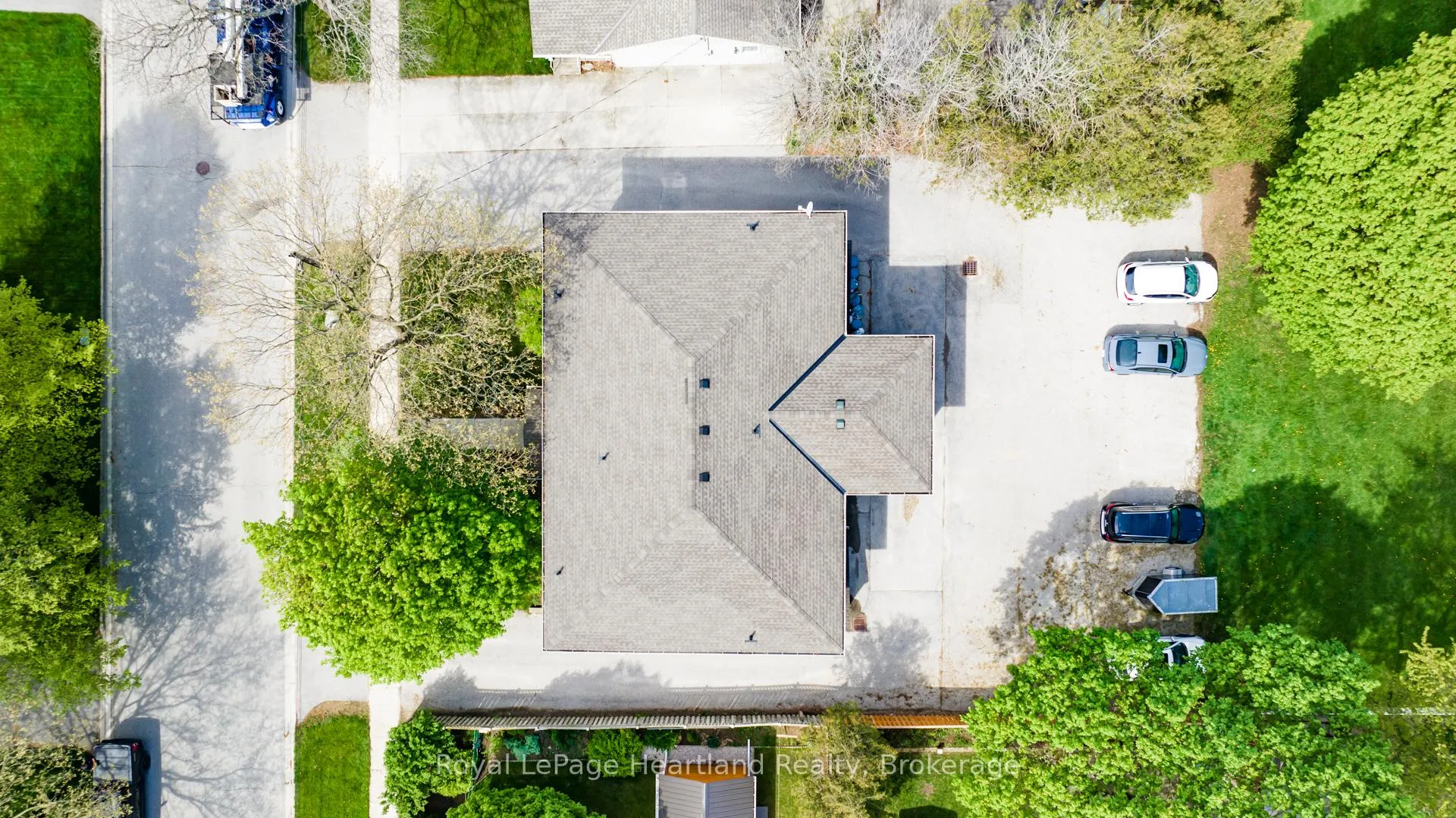 Photo 6 of 194 Bennett Street W, Goderich, Goderich (Town) — HOMEH