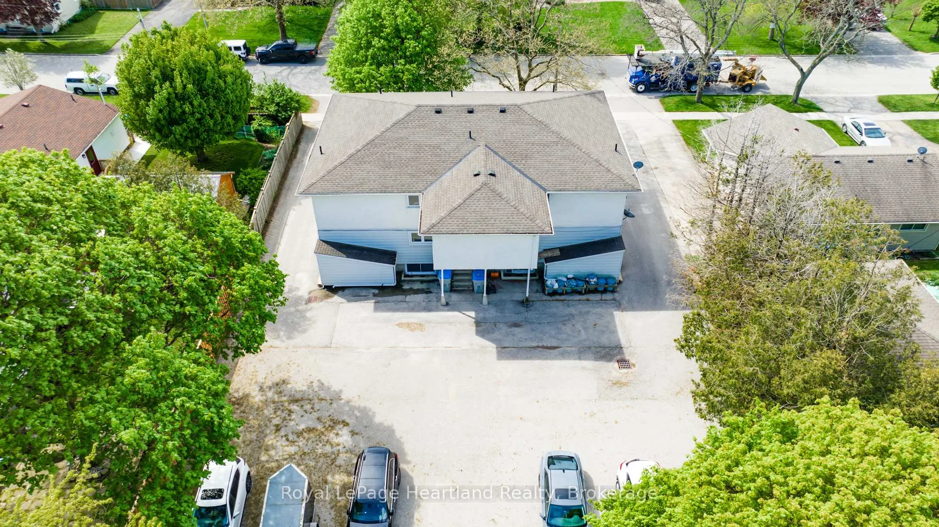 Photo 7 of 194 Bennett Street W, Goderich, Goderich (Town) — HOMEH