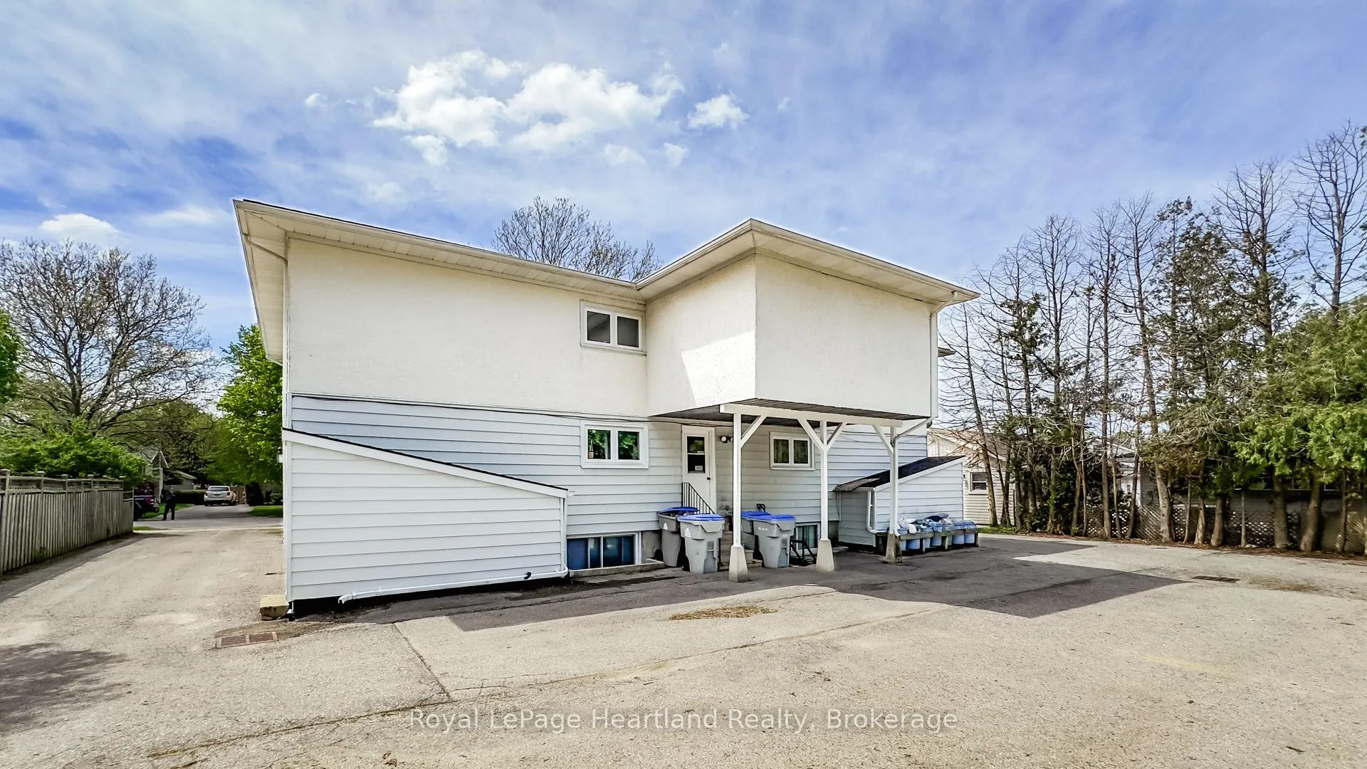 Photo 10 of 194 Bennett Street W, Goderich, Goderich (Town) — HOMEH