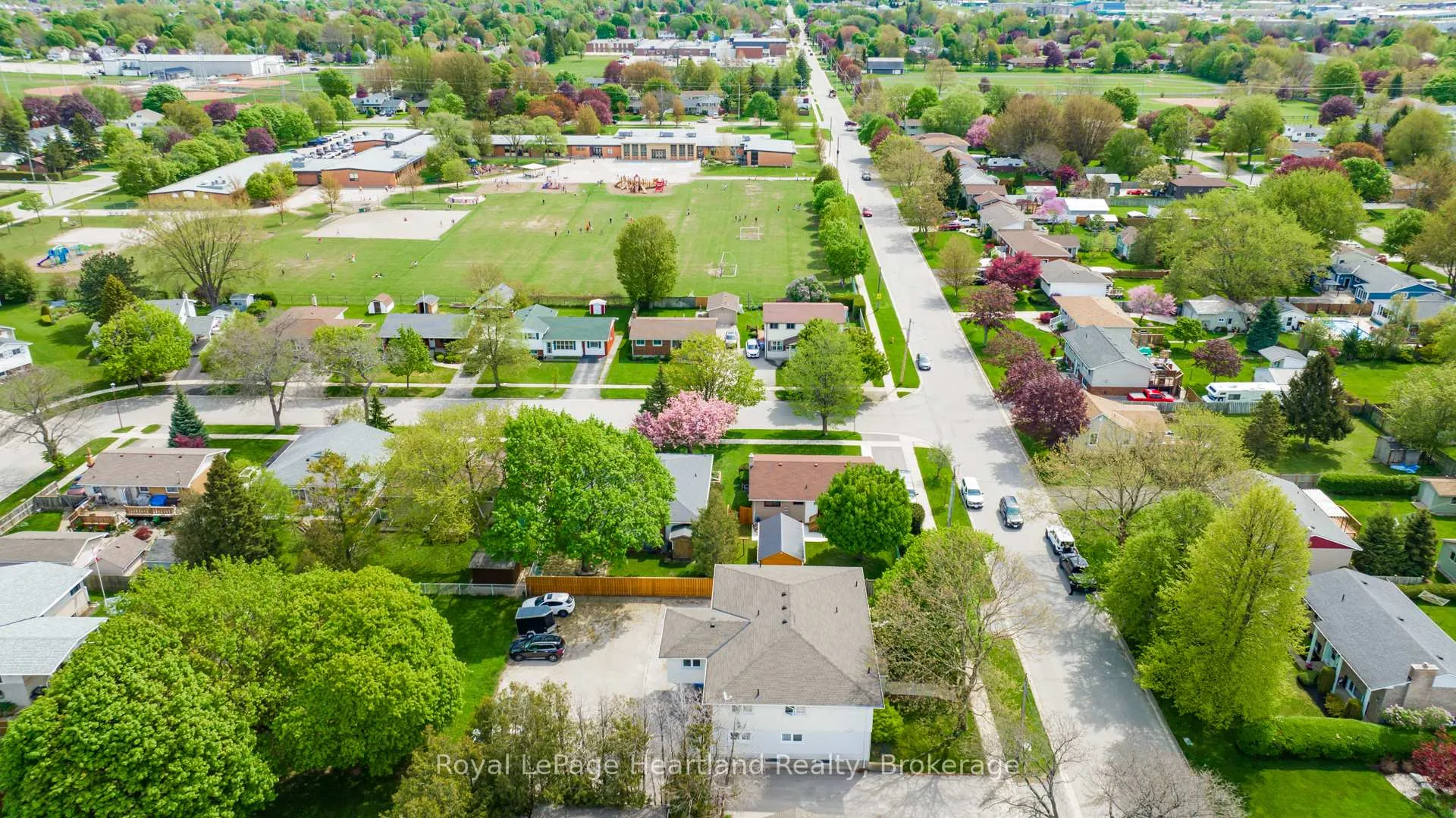 Photo 14 of 194 Bennett Street W, Goderich, Goderich (Town) — HOMEH