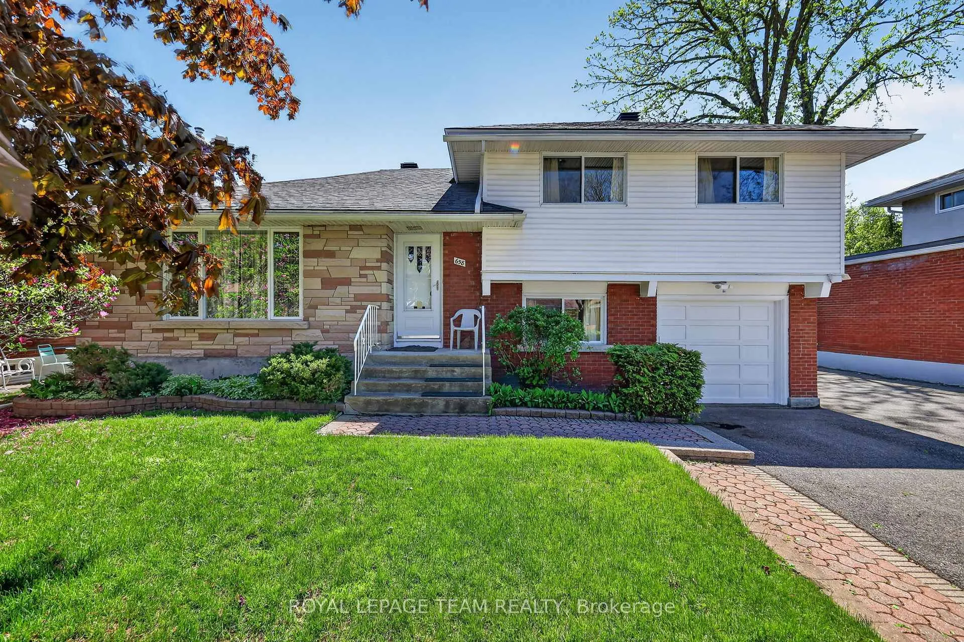 Front of 658 Tillbury Avenue W