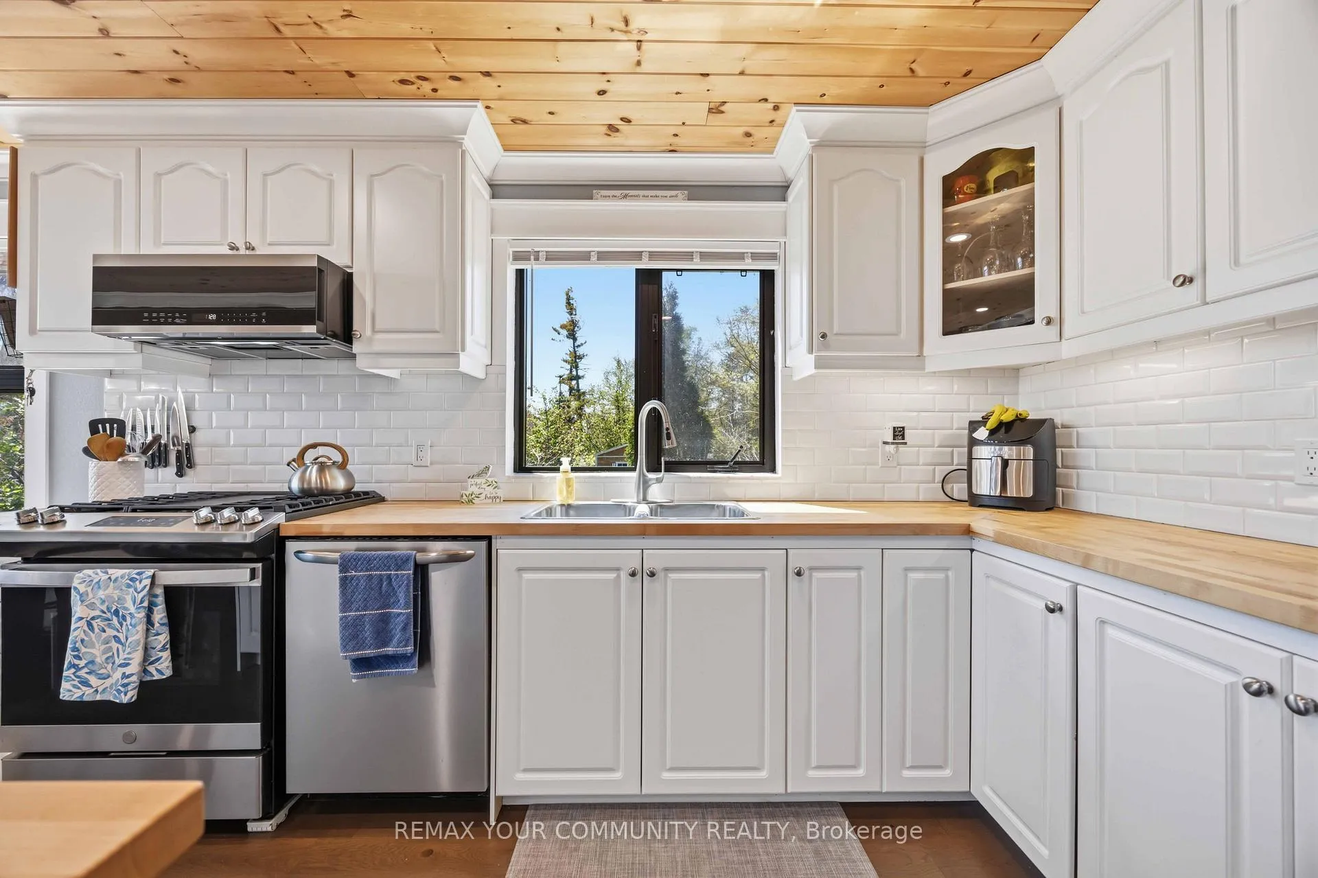 Photo 10 of 762 Loon Road, Georgina Islands, Georgina Island — HOMEH
