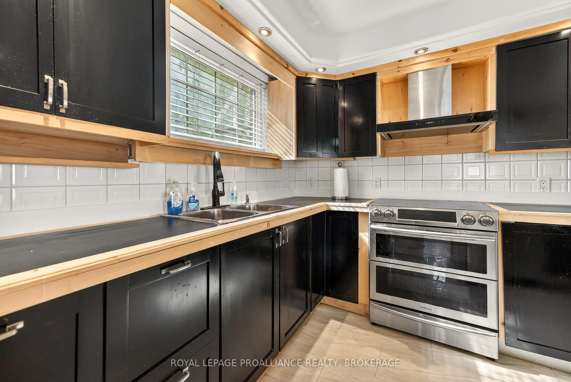 Photo 9 of 169 Carruthers Avenue, Kingston, Central City East — HOMEH