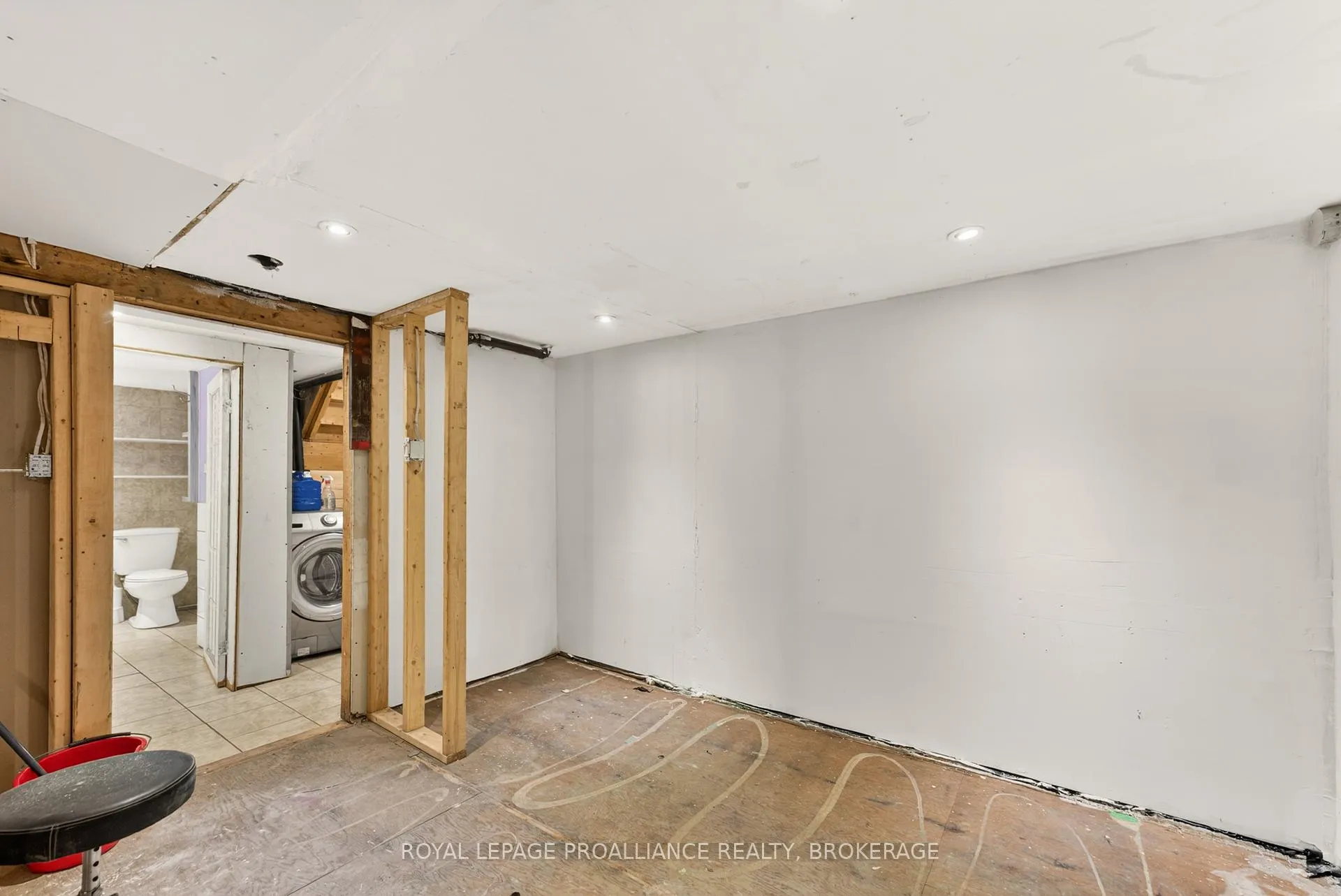 Photo 35 of 169 Carruthers Avenue, Kingston, Central City East — HOMEH