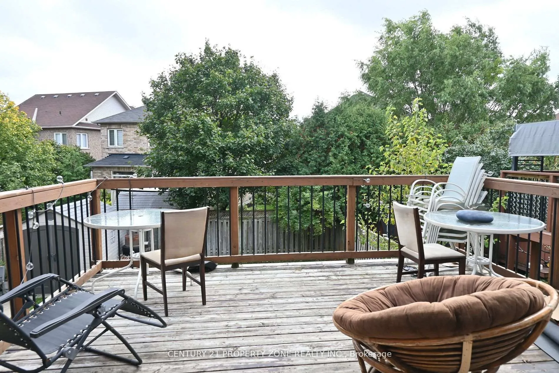 Photo 4 of 39 Harbourtown Crescent, Brampton, Madoc — HOMEH