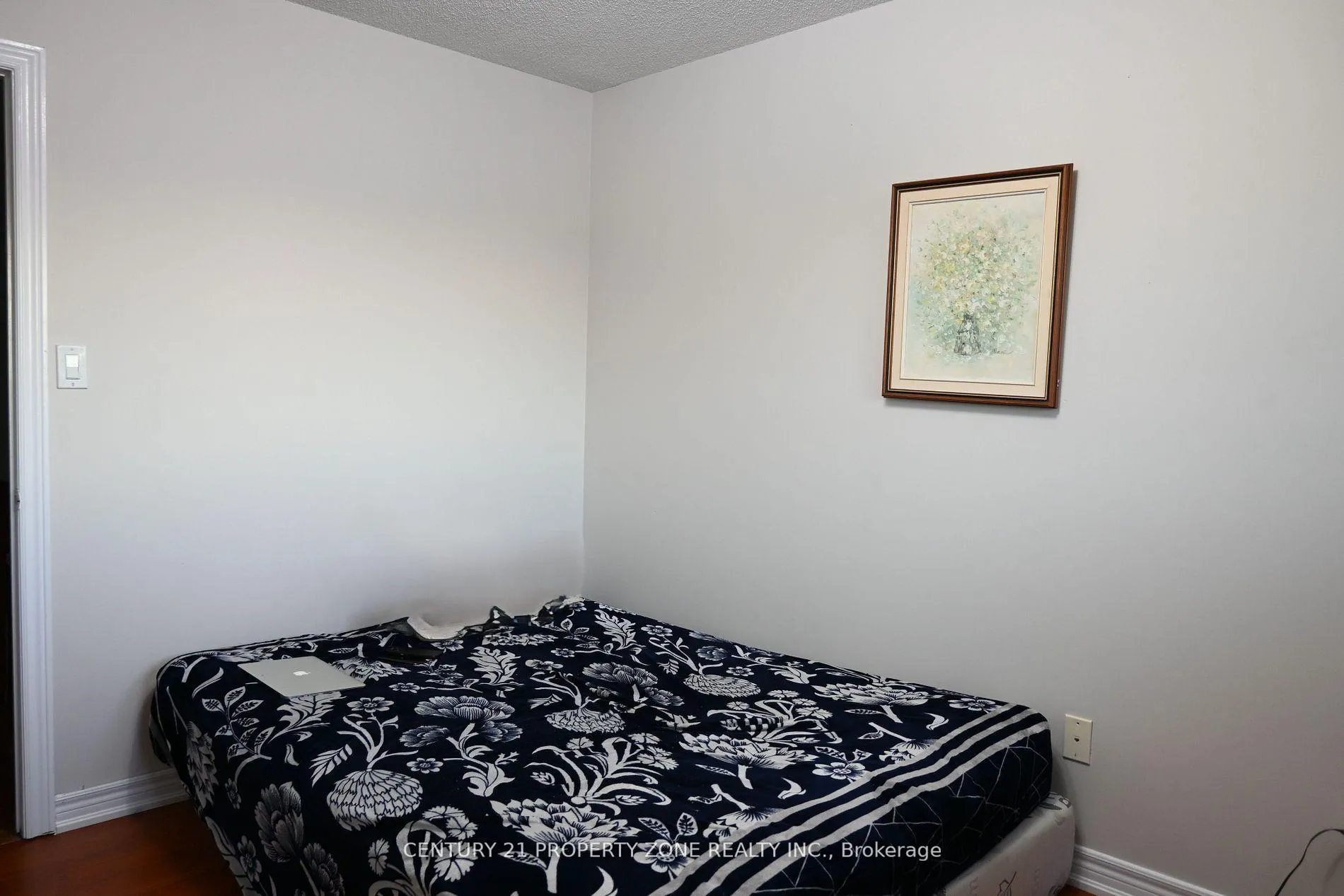Photo 5 of 39 Harbourtown Crescent, Brampton, Madoc — HOMEH