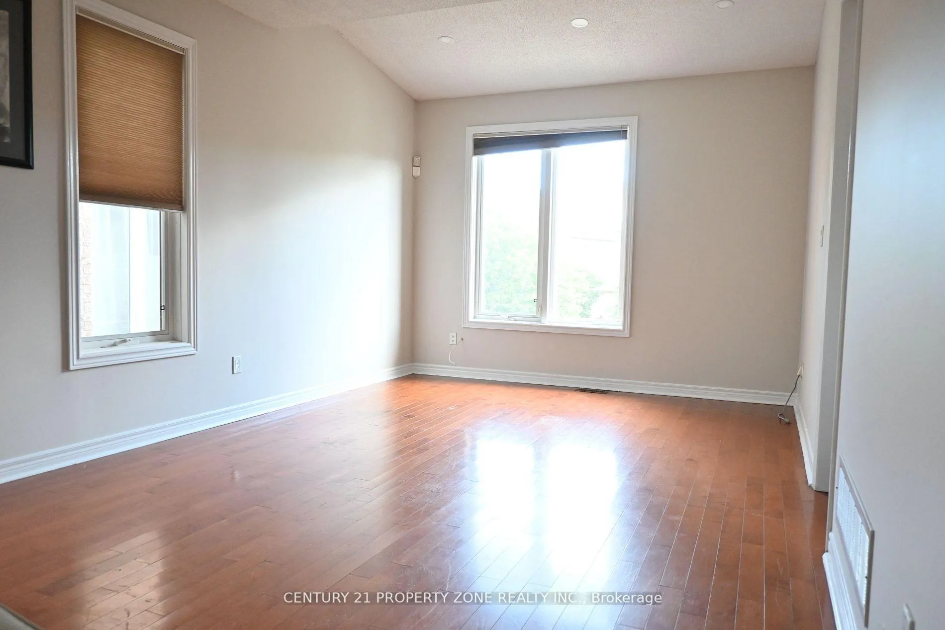 Photo 6 of 39 Harbourtown Crescent, Brampton, Madoc — HOMEH