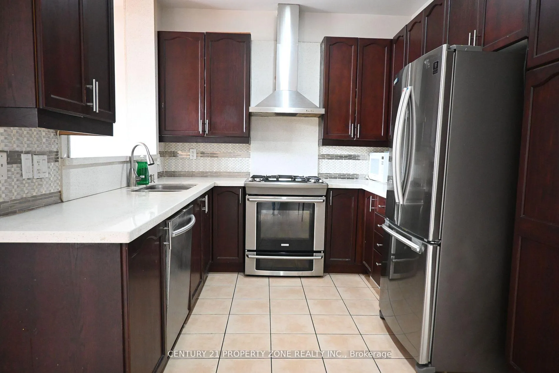 Photo 13 of 39 Harbourtown Crescent, Brampton, Madoc — HOMEH
