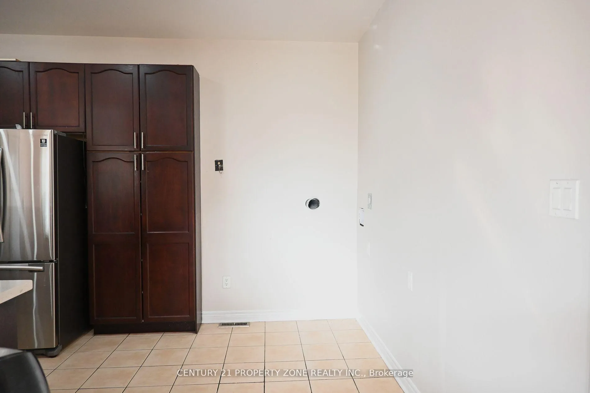 Photo 14 of 39 Harbourtown Crescent, Brampton, Madoc — HOMEH
