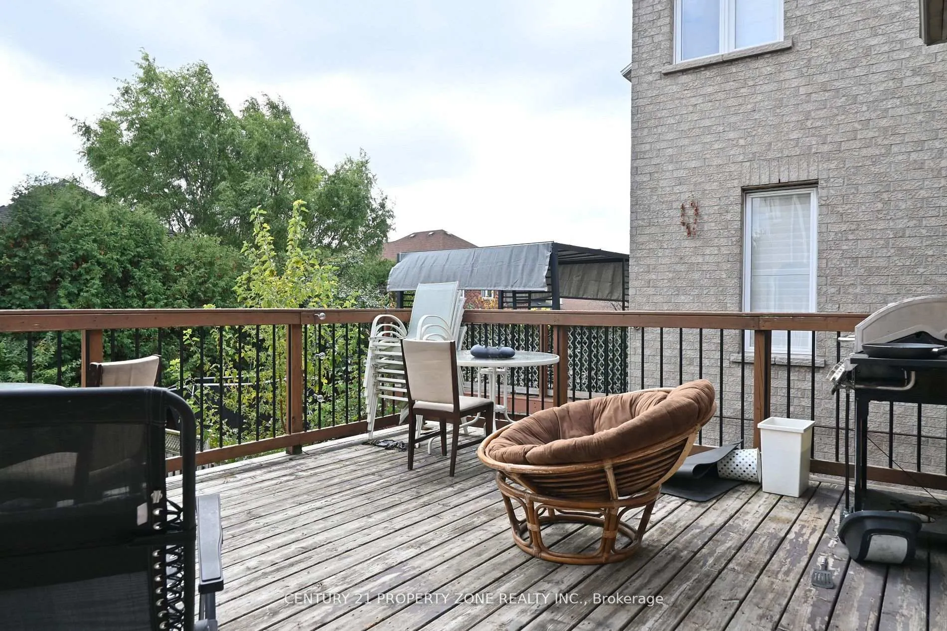 Photo 16 of 39 Harbourtown Crescent, Brampton, Madoc — HOMEH