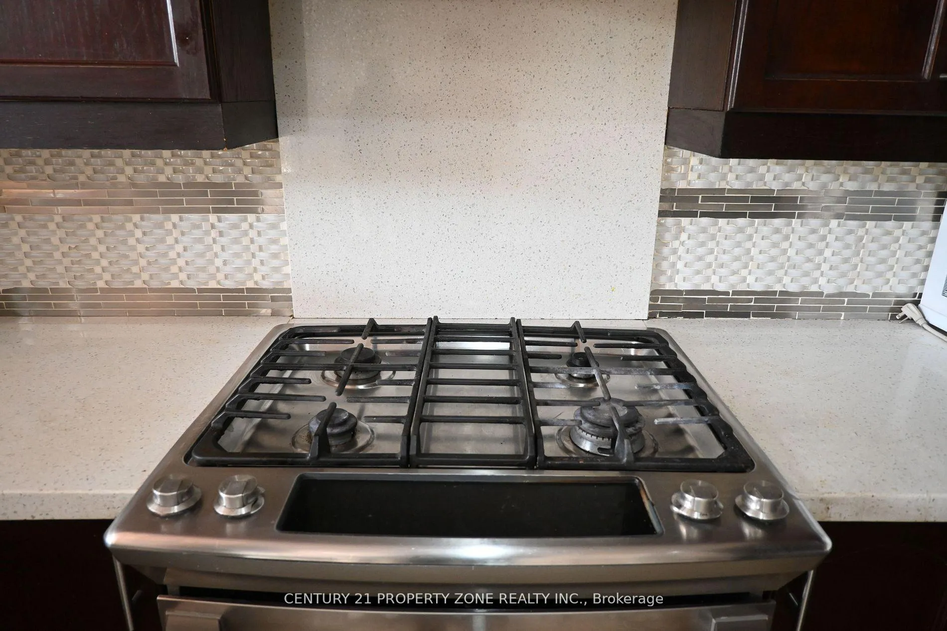 Photo 17 of 39 Harbourtown Crescent, Brampton, Madoc — HOMEH