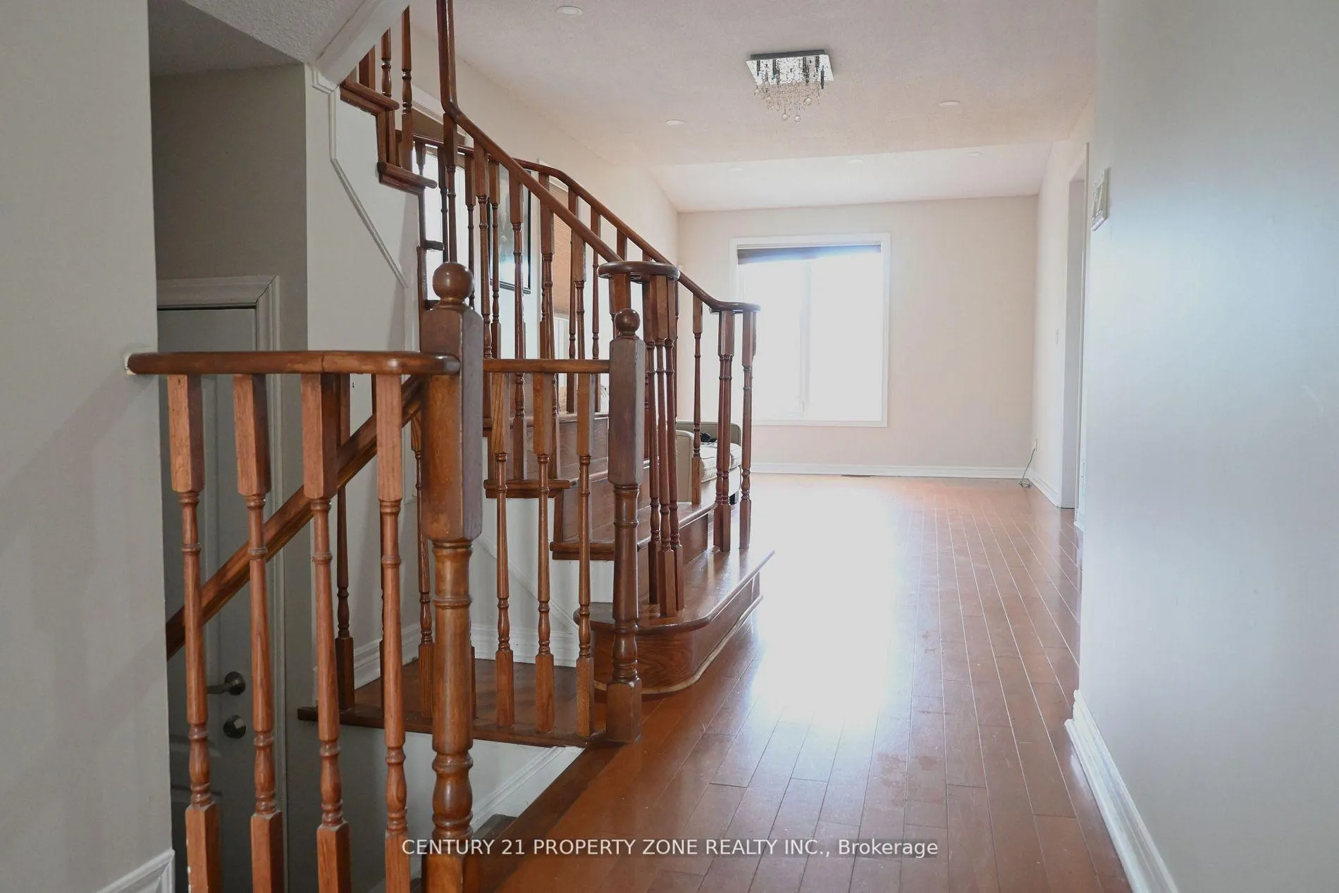 Photo 18 of 39 Harbourtown Crescent, Brampton, Madoc — HOMEH